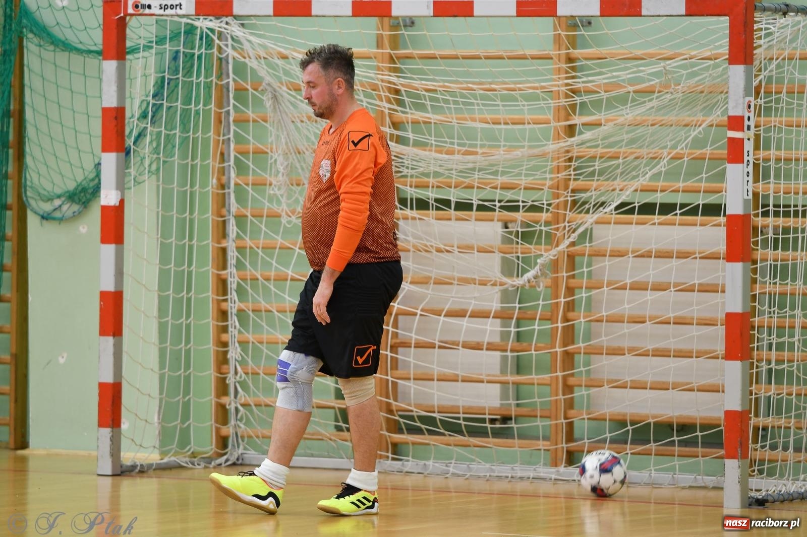 Zdjęcie w galerii na portalu naszraciborz.pl: Niedziela z futsalem [FOTO] wiadomości z regionu