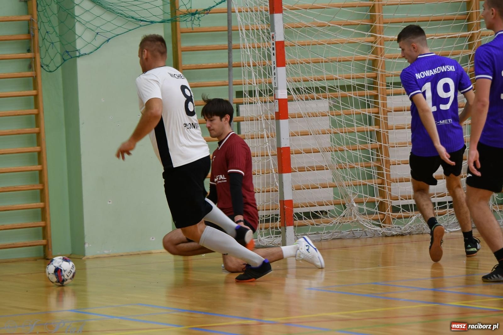 Zdjęcie w galerii na portalu naszraciborz.pl: Niedziela z futsalem [FOTO] wiadomości z regionu