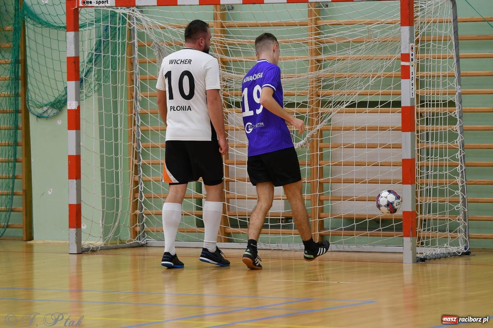 Zdjęcie w galerii na portalu naszraciborz.pl: Niedziela z futsalem [FOTO] wiadomości z regionu
