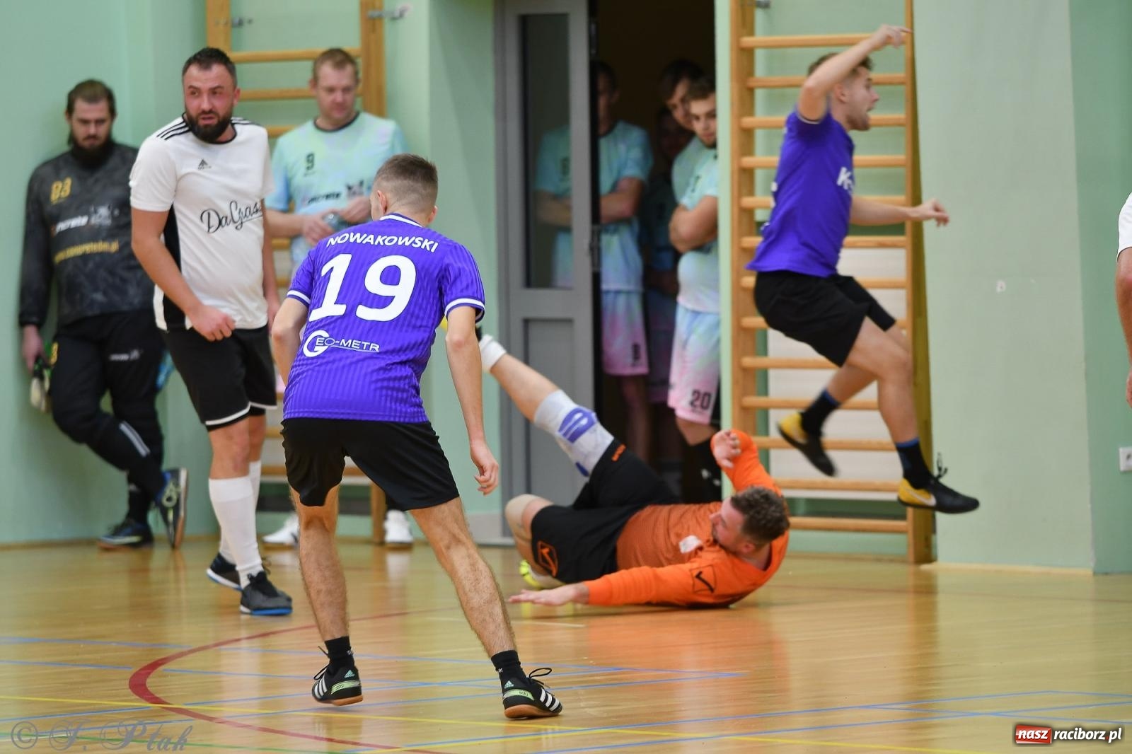 Zdjęcie w galerii na portalu naszraciborz.pl: Niedziela z futsalem [FOTO] wiadomości z regionu