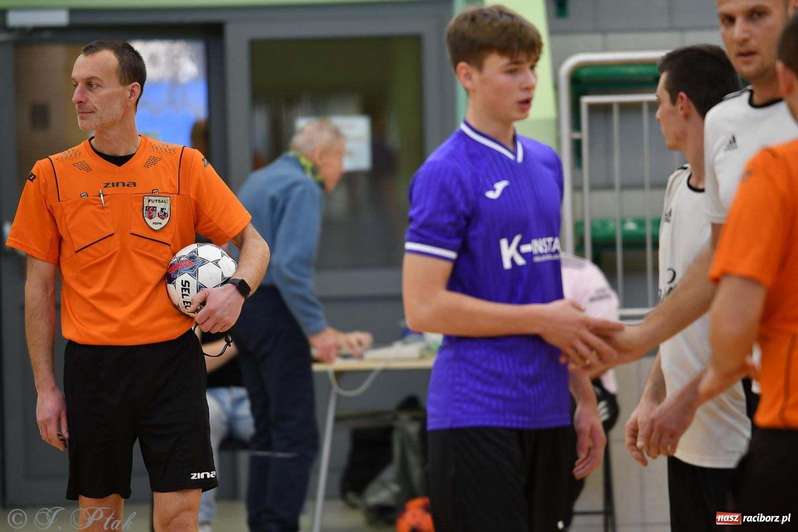Zdjęcie w galerii na portalu naszraciborz.pl: Niedziela z futsalem [FOTO] wiadomości z regionu