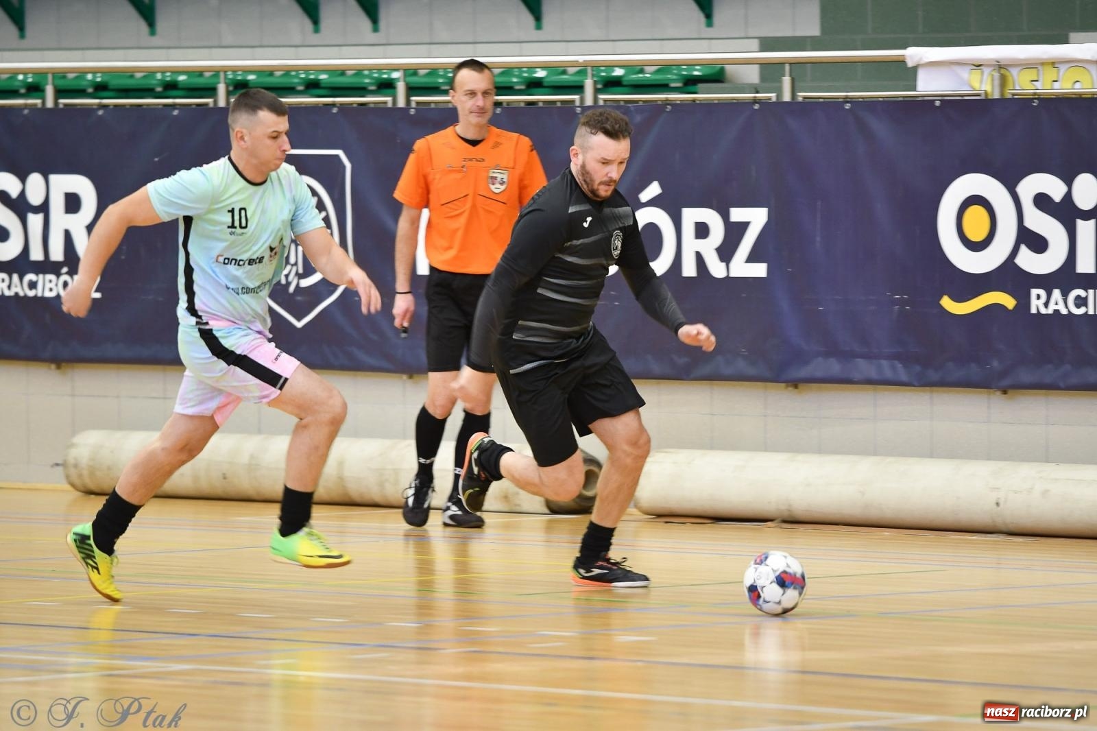 Zdjęcie w galerii na portalu naszraciborz.pl: Niedziela z futsalem [FOTO] wiadomości z regionu