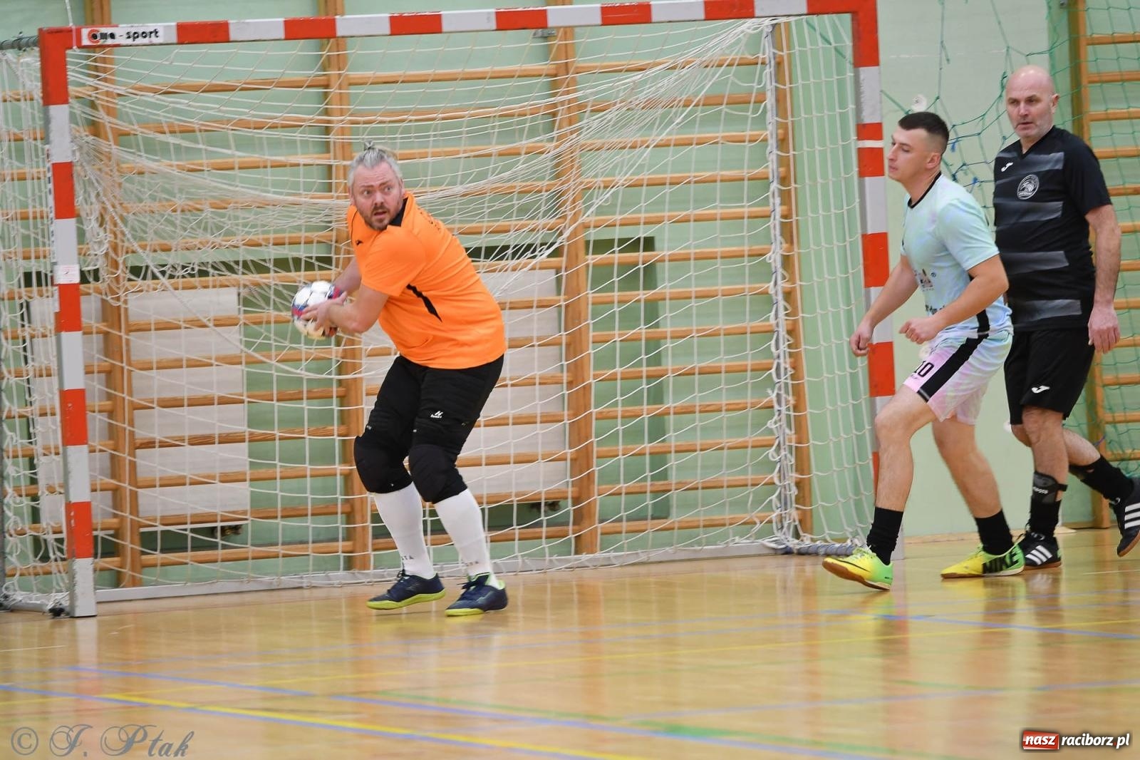 Zdjęcie w galerii na portalu naszraciborz.pl: Niedziela z futsalem [FOTO] wiadomości z regionu