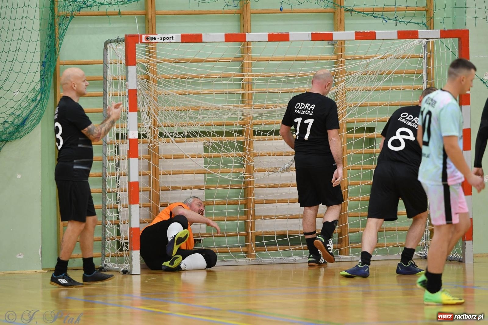 Zdjęcie w galerii na portalu naszraciborz.pl: Niedziela z futsalem [FOTO] wiadomości z regionu