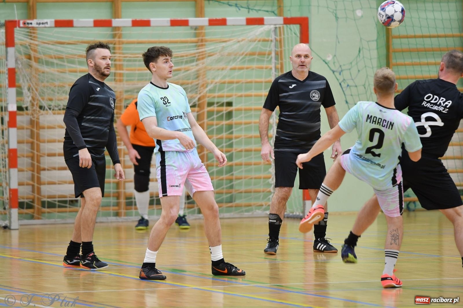 Zdjęcie w galerii na portalu naszraciborz.pl: Niedziela z futsalem [FOTO] wiadomości z regionu