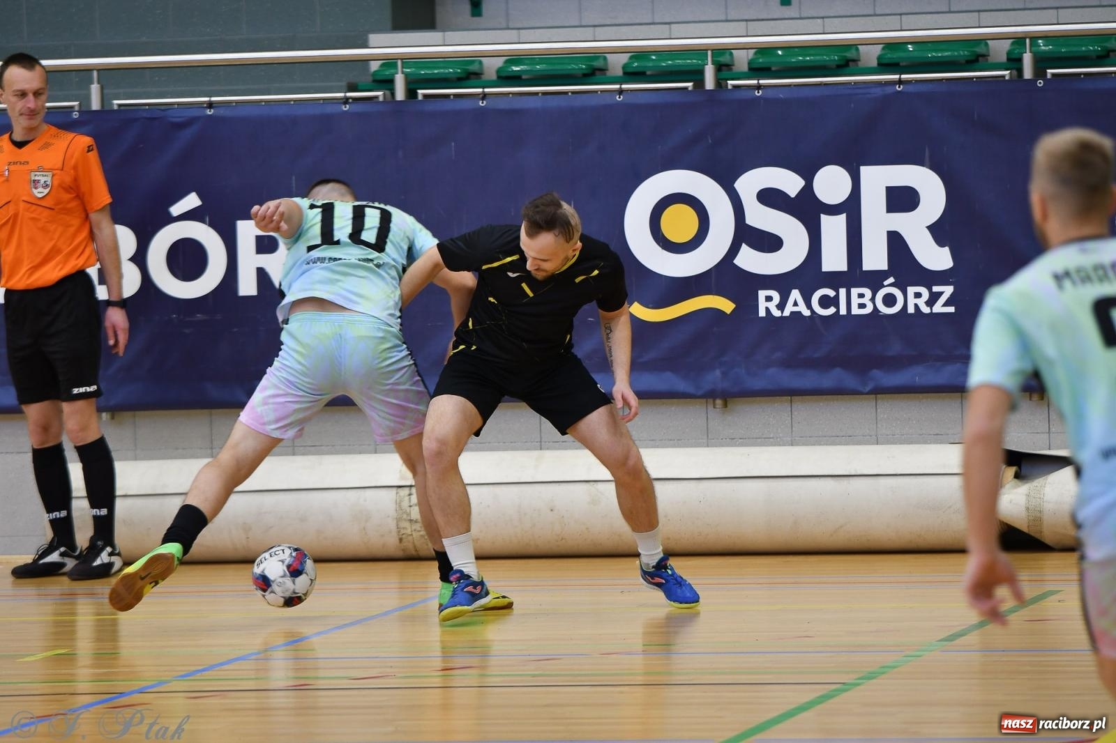 Zdjęcie w galerii na portalu naszraciborz.pl: Niedziela z futsalem [FOTO] wiadomości z regionu