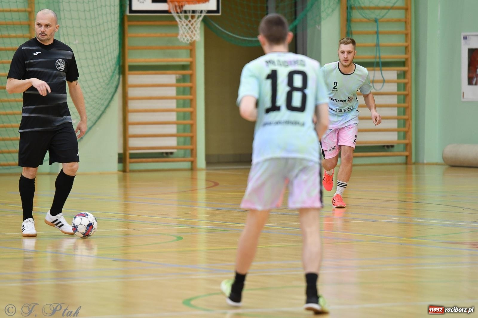 Zdjęcie w galerii na portalu naszraciborz.pl: Niedziela z futsalem [FOTO] wiadomości z regionu