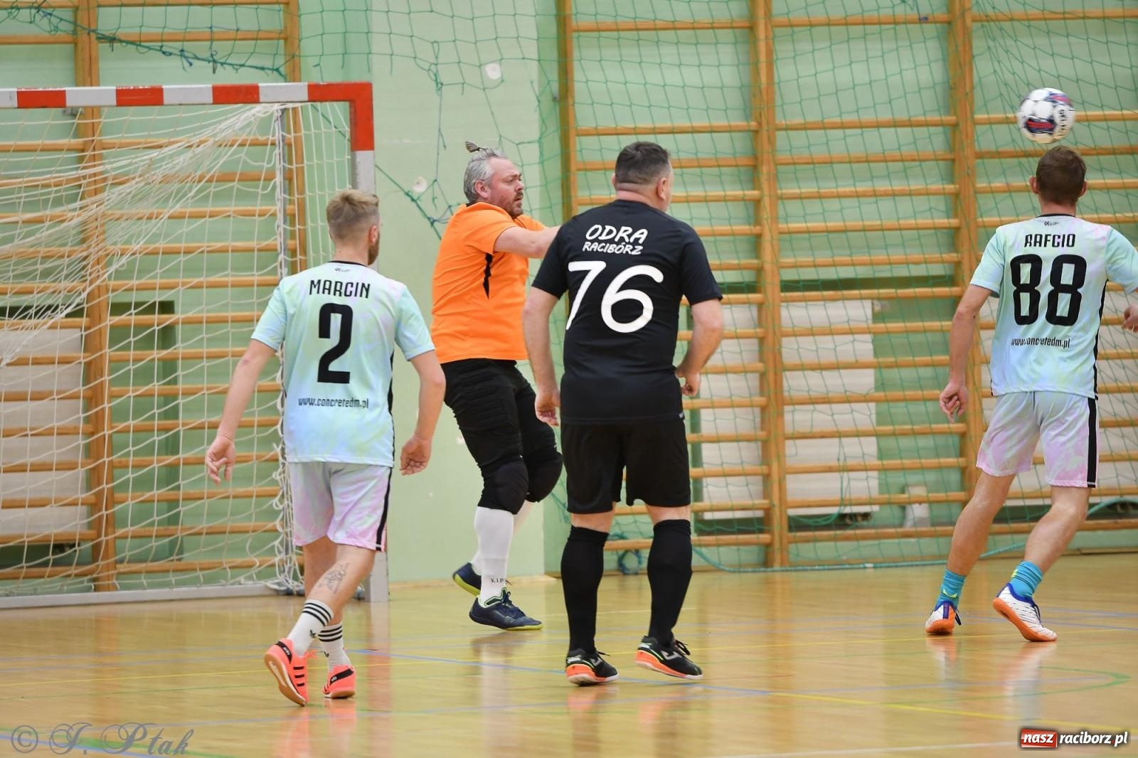 Zdjęcie w galerii na portalu naszraciborz.pl: Niedziela z futsalem [FOTO] wiadomości z regionu