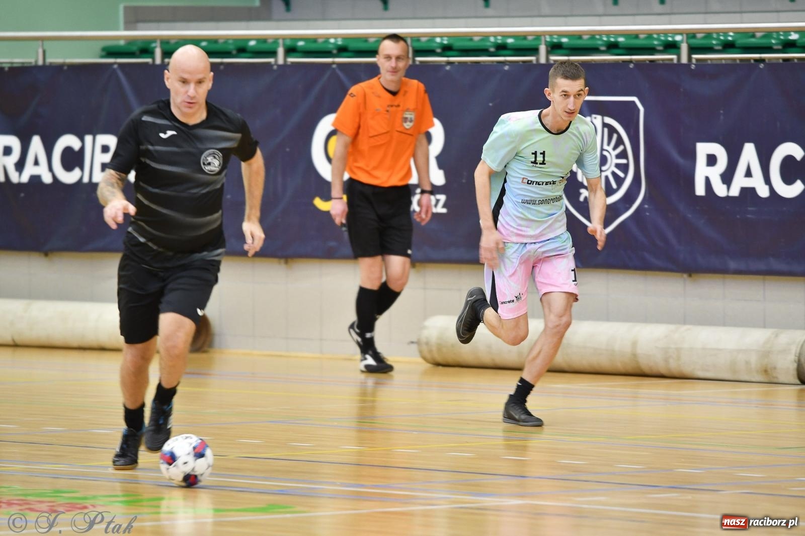 Zdjęcie w galerii na portalu naszraciborz.pl: Niedziela z futsalem [FOTO] wiadomości z regionu