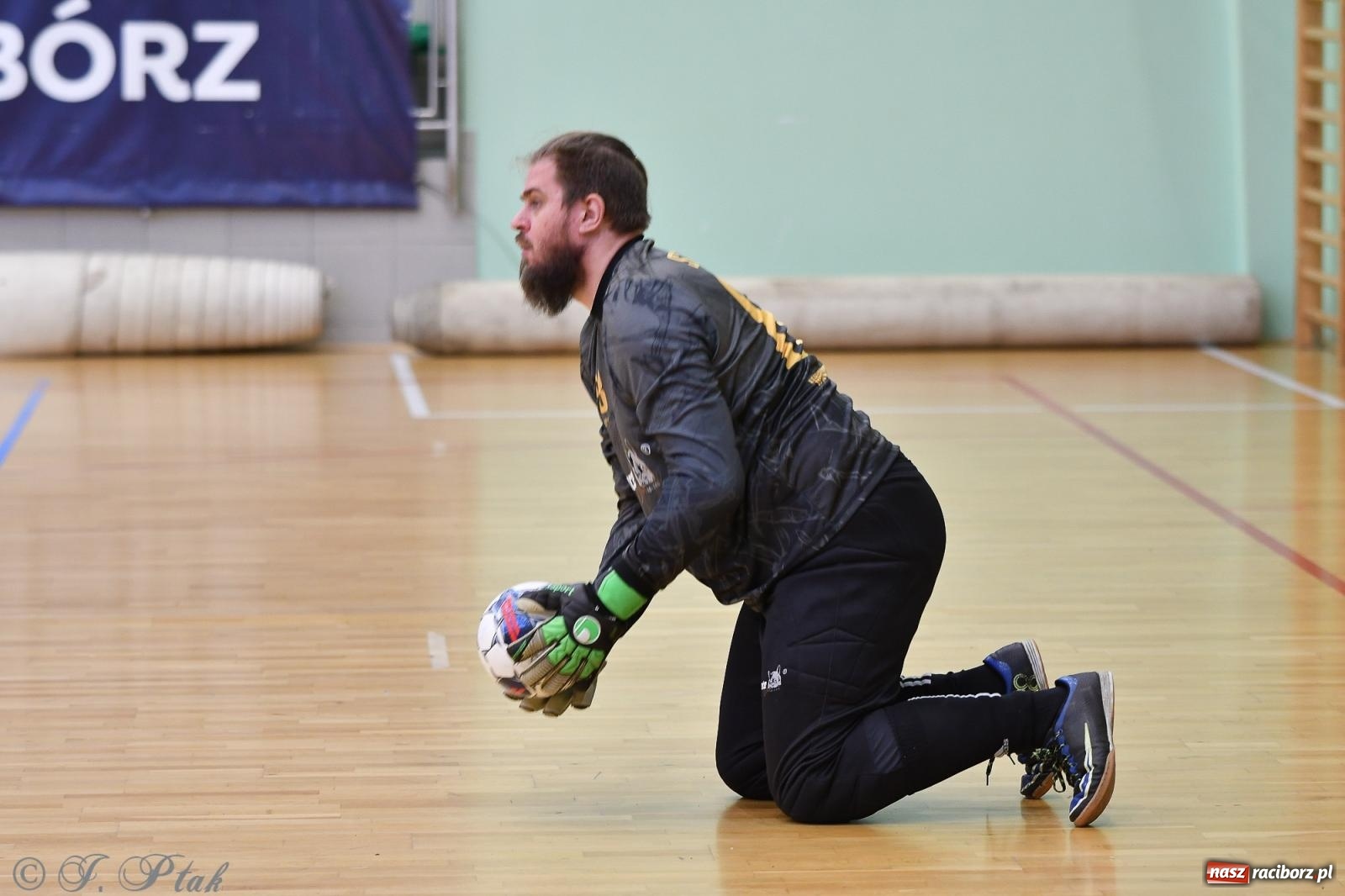 Zdjęcie w galerii na portalu naszraciborz.pl: Niedziela z futsalem [FOTO] wiadomości z regionu
