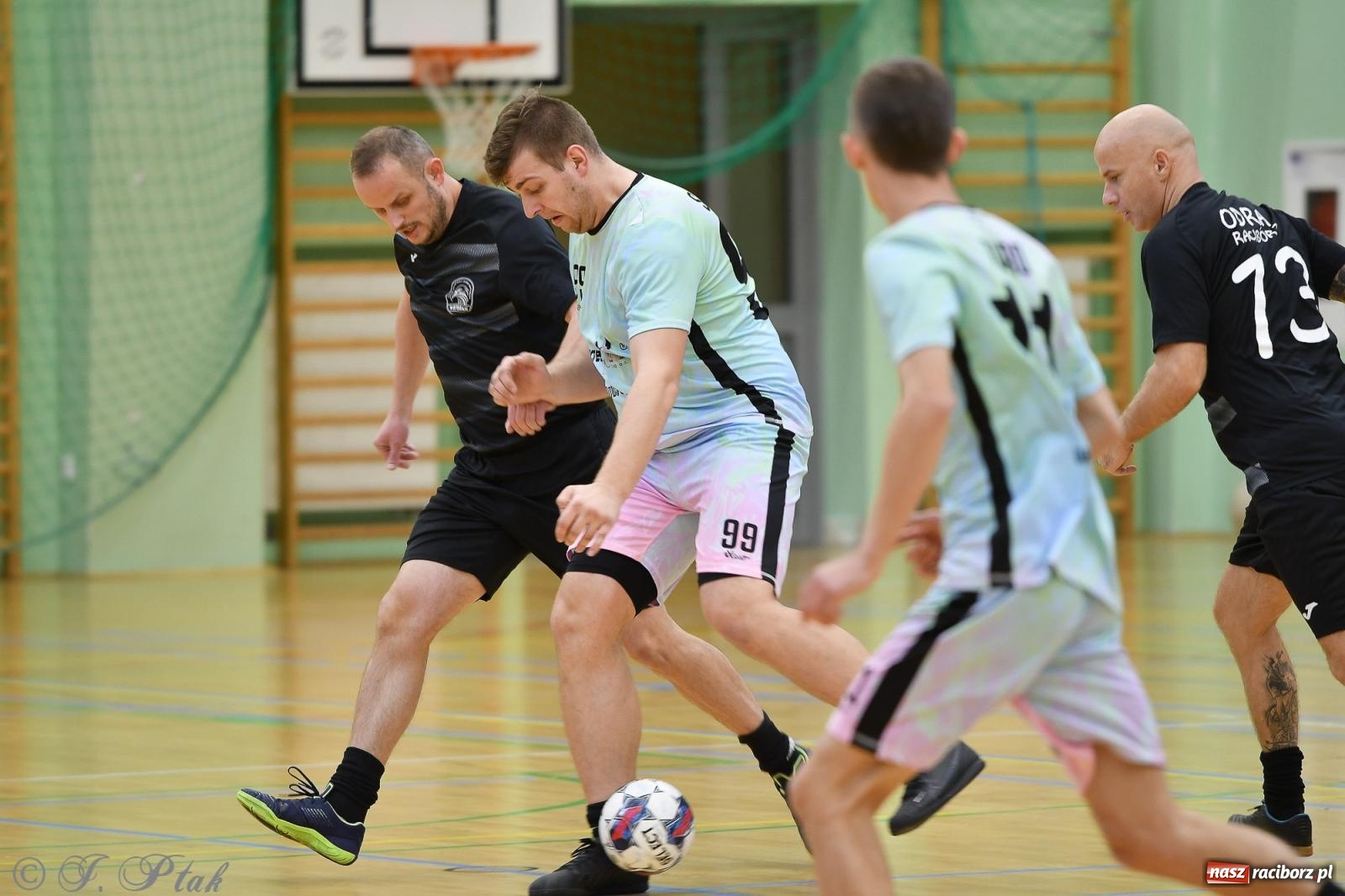 Zdjęcie w galerii na portalu naszraciborz.pl: Niedziela z futsalem [FOTO] wiadomości z regionu
