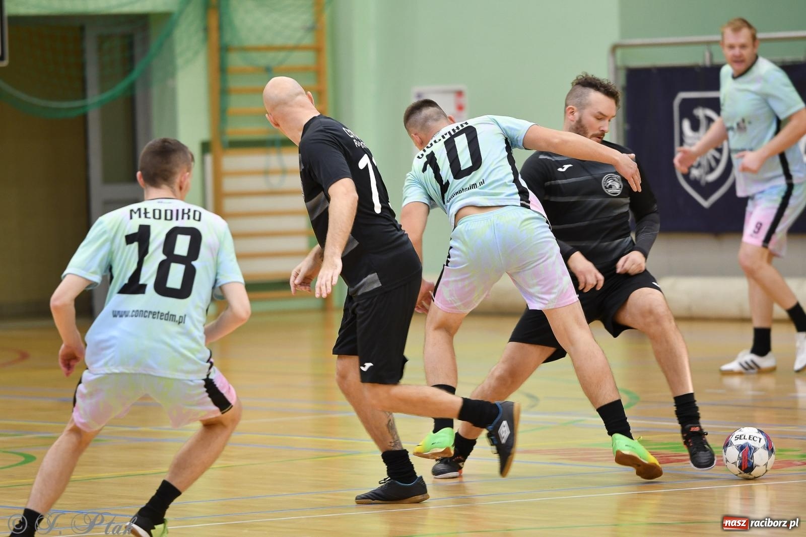 Zdjęcie w galerii na portalu naszraciborz.pl: Niedziela z futsalem [FOTO] wiadomości z regionu