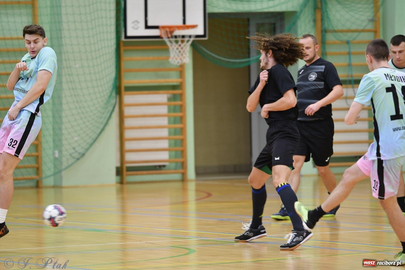Zdjęcie w galerii na portalu naszraciborz.pl: Niedziela z futsalem [FOTO] wiadomości z regionu