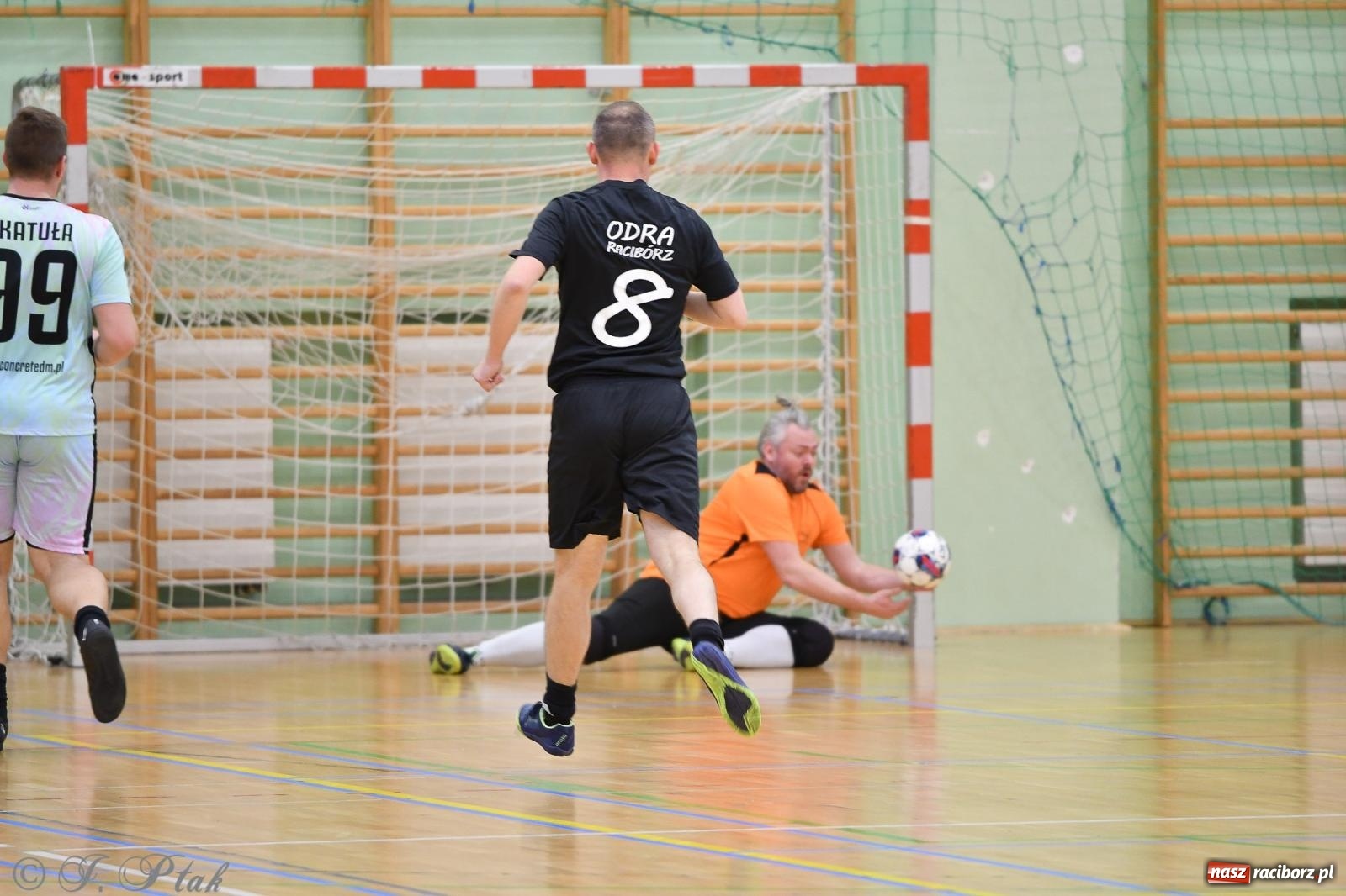 Zdjęcie w galerii na portalu naszraciborz.pl: Niedziela z futsalem [FOTO] wiadomości z regionu