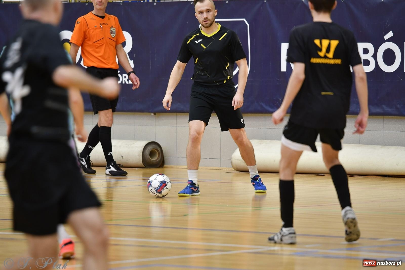 Zdjęcie w galerii na portalu naszraciborz.pl: Niedziela z futsalem [FOTO] wiadomości z regionu