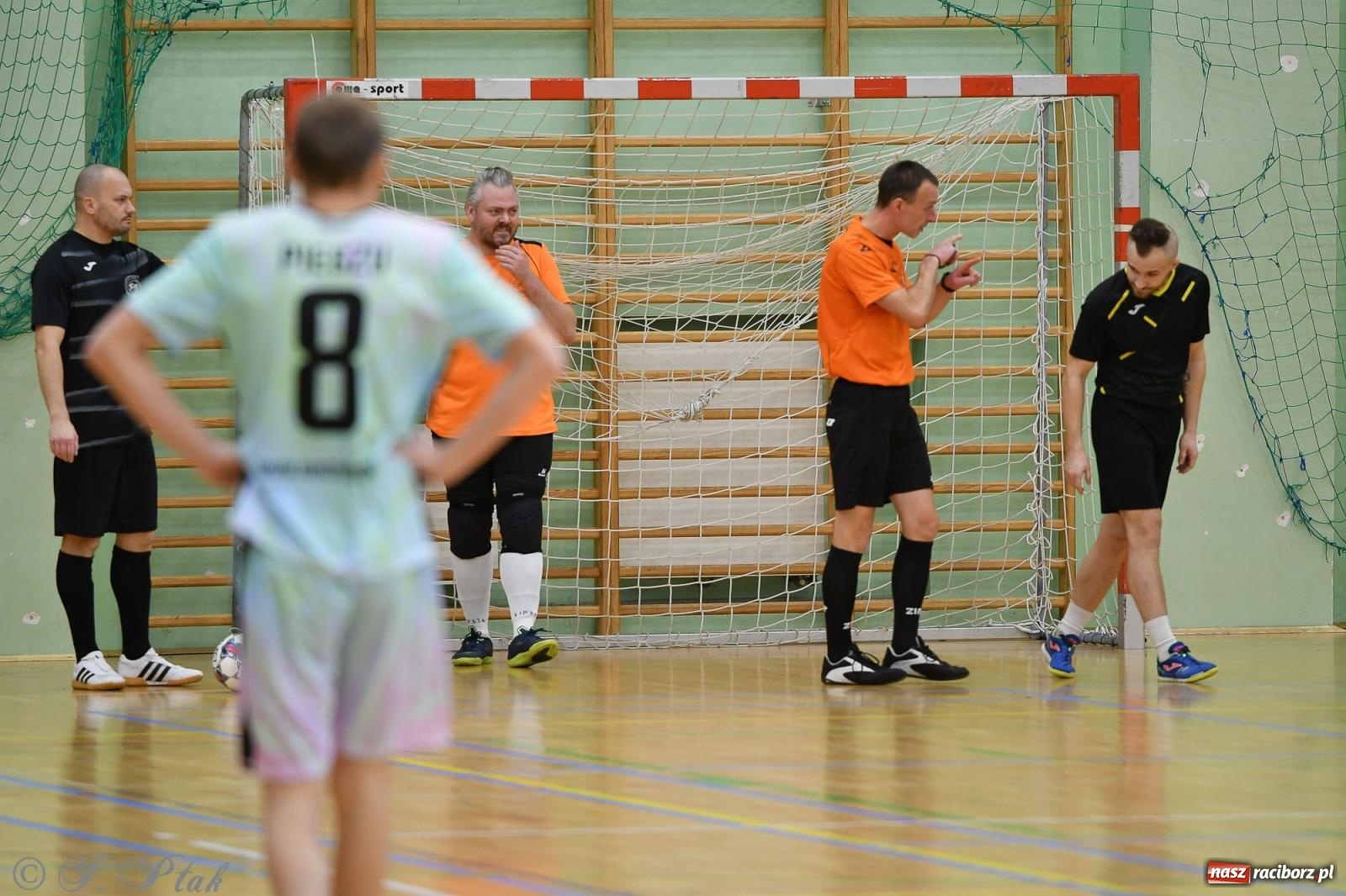 Zdjęcie w galerii na portalu naszraciborz.pl: Niedziela z futsalem [FOTO] wiadomości z regionu