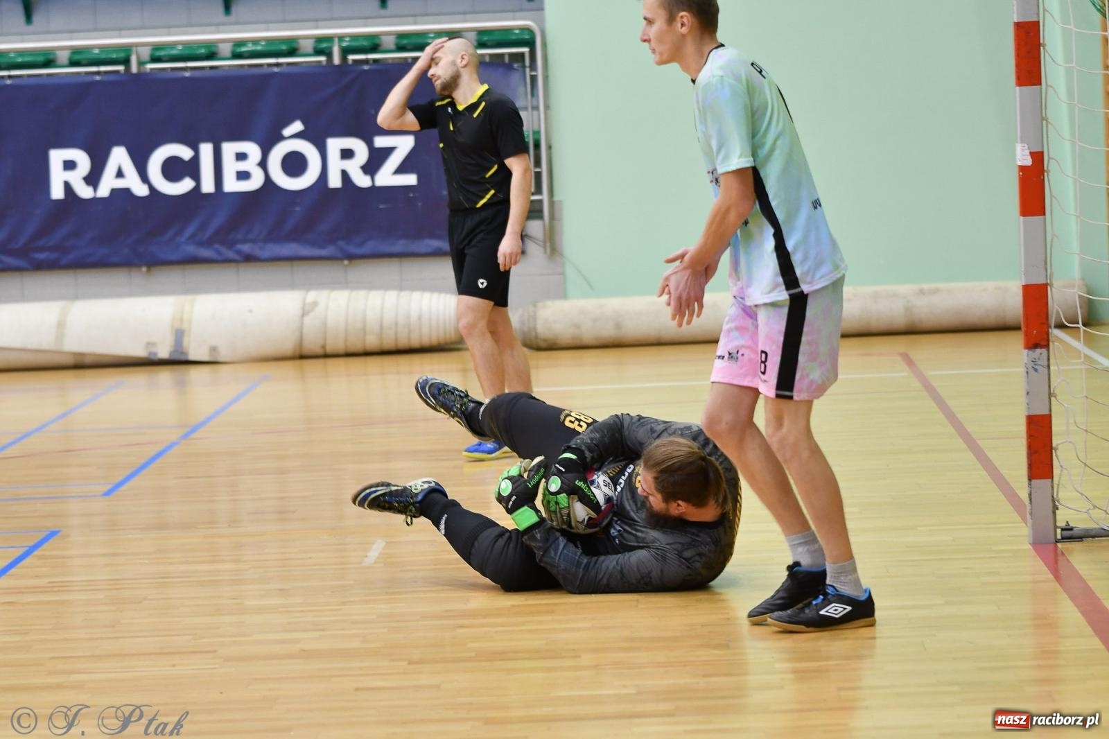 Zdjęcie w galerii na portalu naszraciborz.pl: Niedziela z futsalem [FOTO] wiadomości z regionu