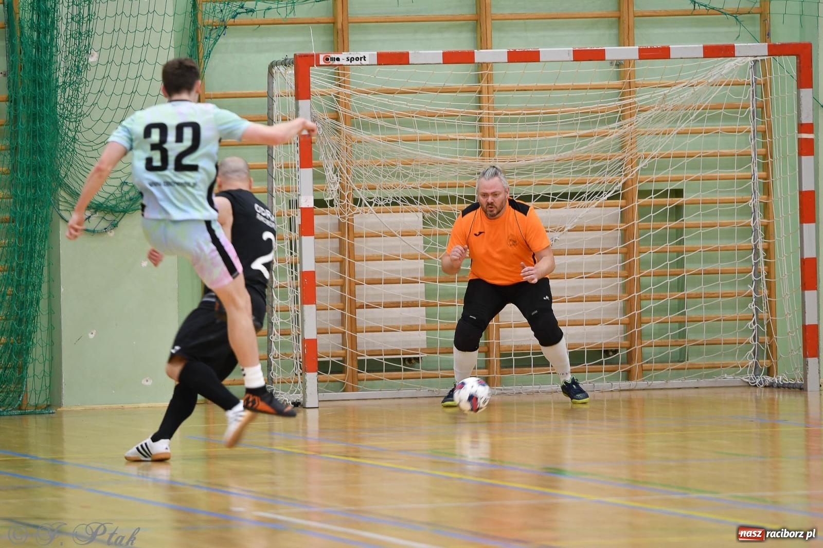 Zdjęcie w galerii na portalu naszraciborz.pl: Niedziela z futsalem [FOTO] wiadomości z regionu