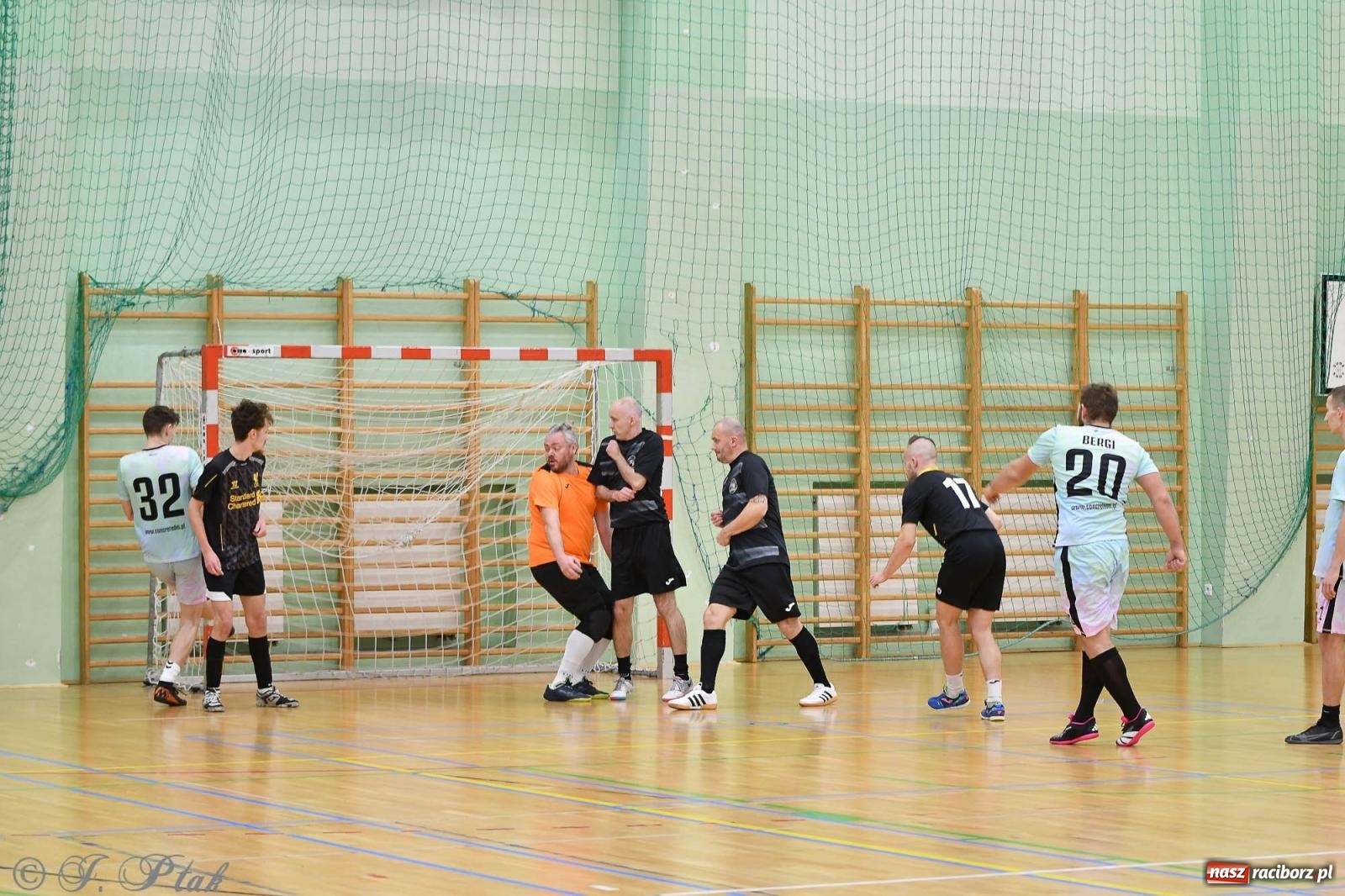 Zdjęcie w galerii na portalu naszraciborz.pl: Niedziela z futsalem [FOTO] wiadomości z regionu