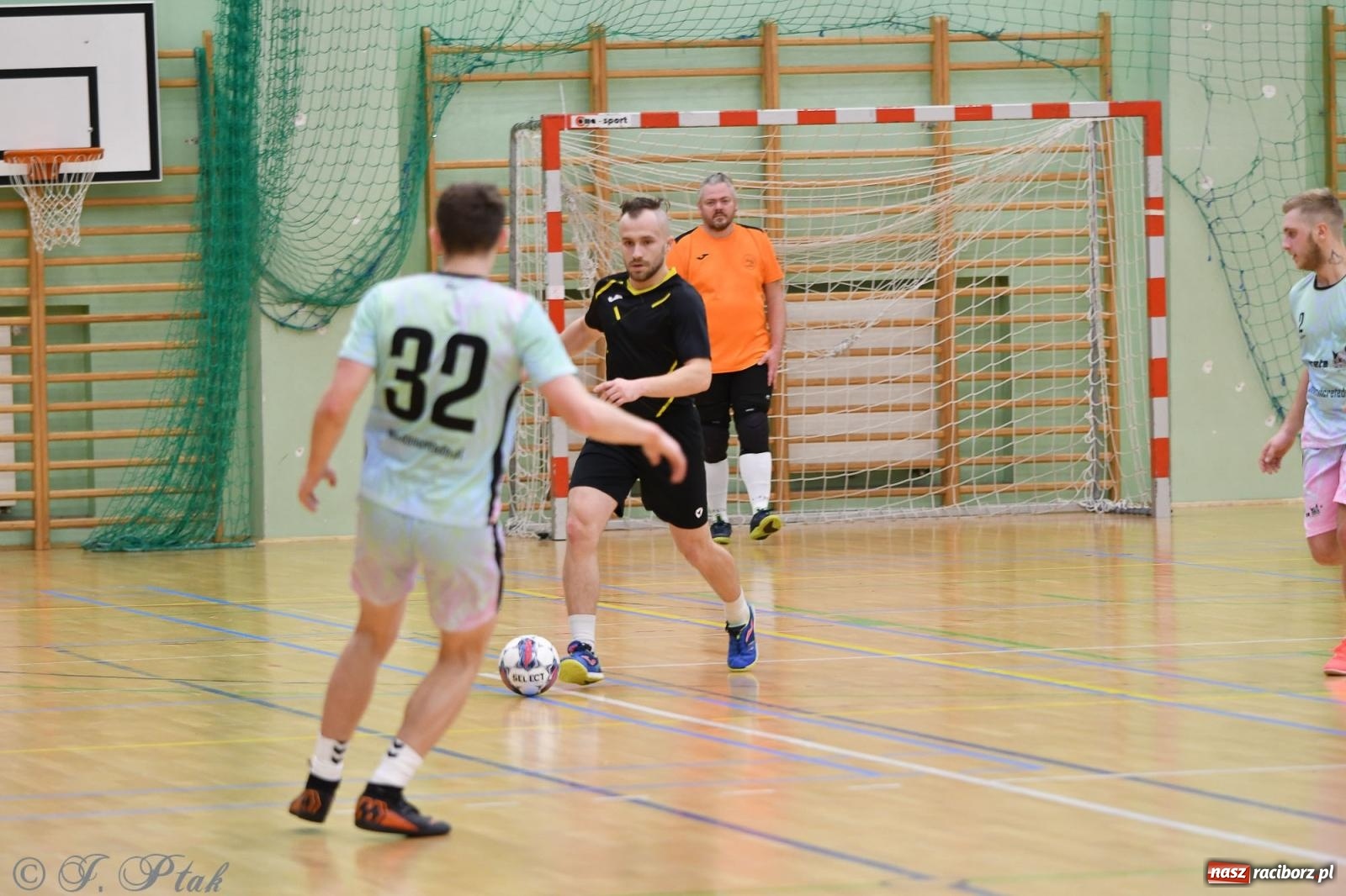 Zdjęcie w galerii na portalu naszraciborz.pl: Niedziela z futsalem [FOTO] wiadomości z regionu