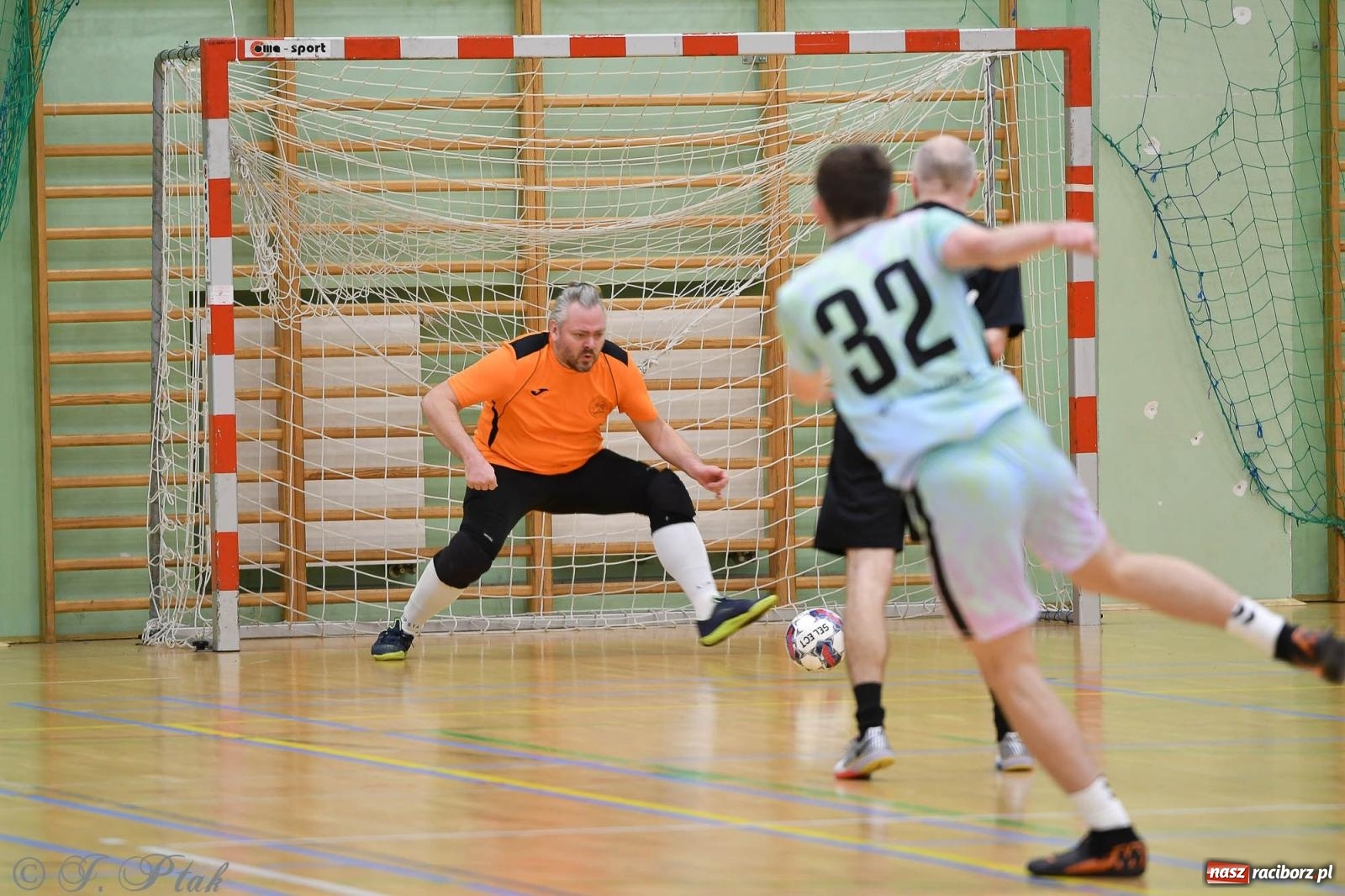 Zdjęcie w galerii na portalu naszraciborz.pl: Niedziela z futsalem [FOTO] wiadomości z regionu