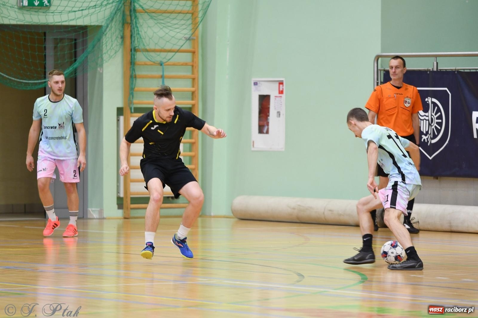 Zdjęcie w galerii na portalu naszraciborz.pl: Niedziela z futsalem [FOTO] wiadomości z regionu