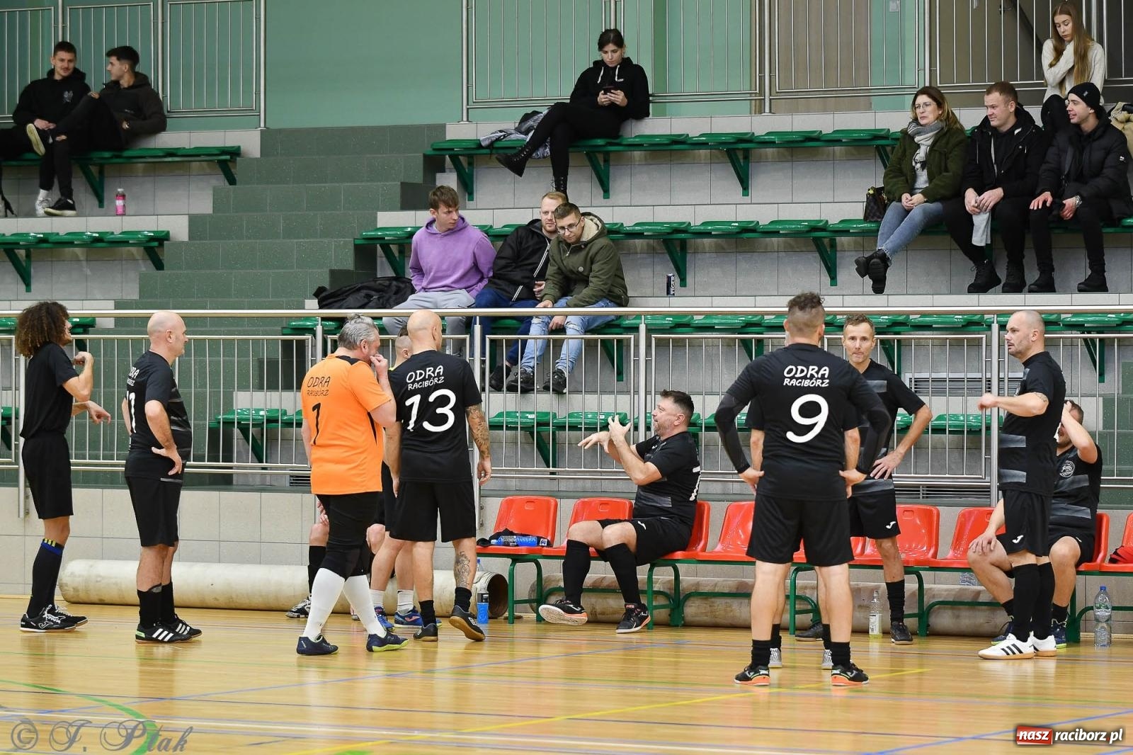 Zdjęcie w galerii na portalu naszraciborz.pl: Niedziela z futsalem [FOTO] wiadomości z regionu