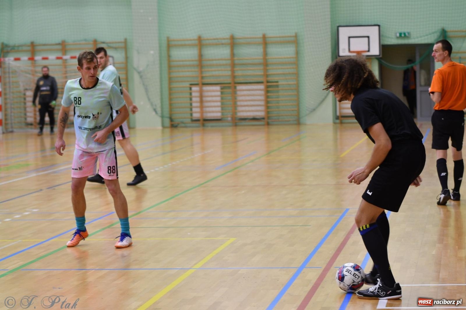 Zdjęcie w galerii na portalu naszraciborz.pl: Niedziela z futsalem [FOTO] wiadomości z regionu