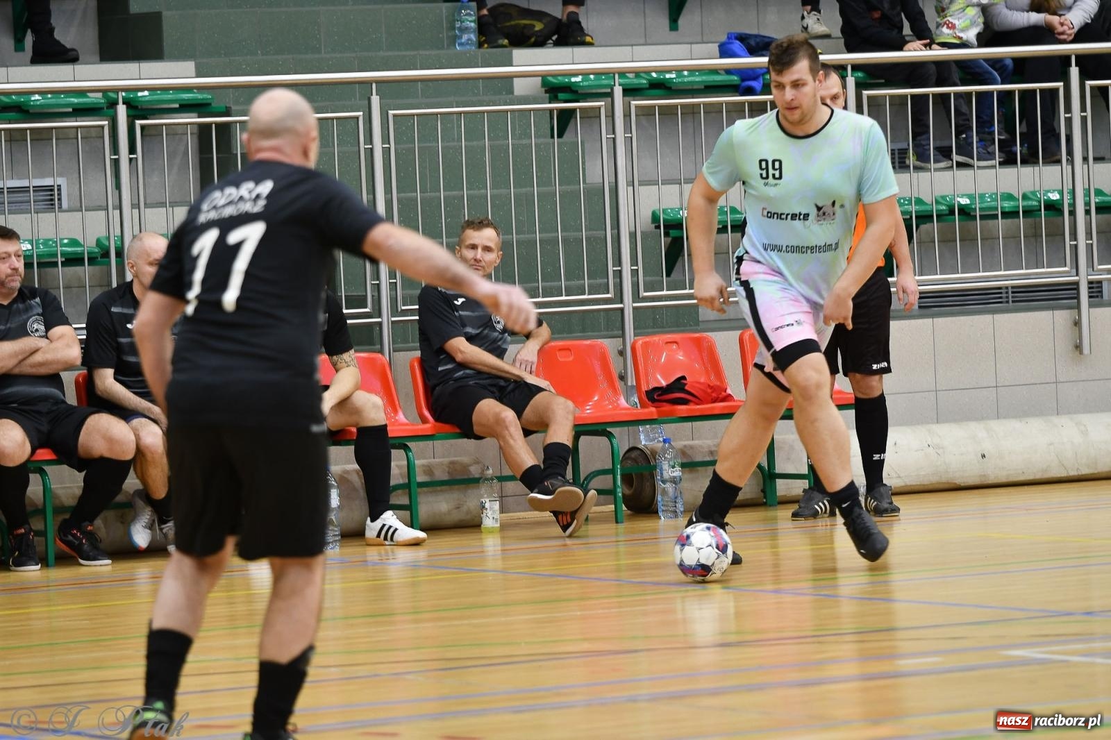 Zdjęcie w galerii na portalu naszraciborz.pl: Niedziela z futsalem [FOTO] wiadomości z regionu