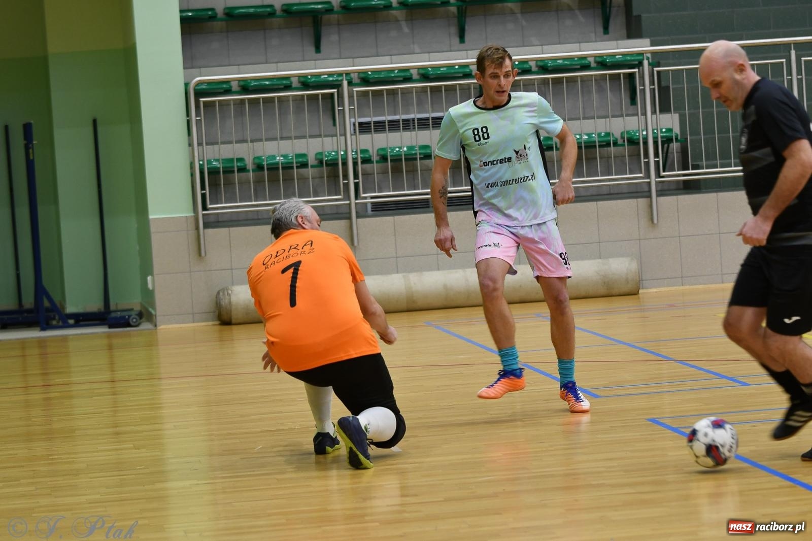 Zdjęcie w galerii na portalu naszraciborz.pl: Niedziela z futsalem [FOTO] wiadomości z regionu