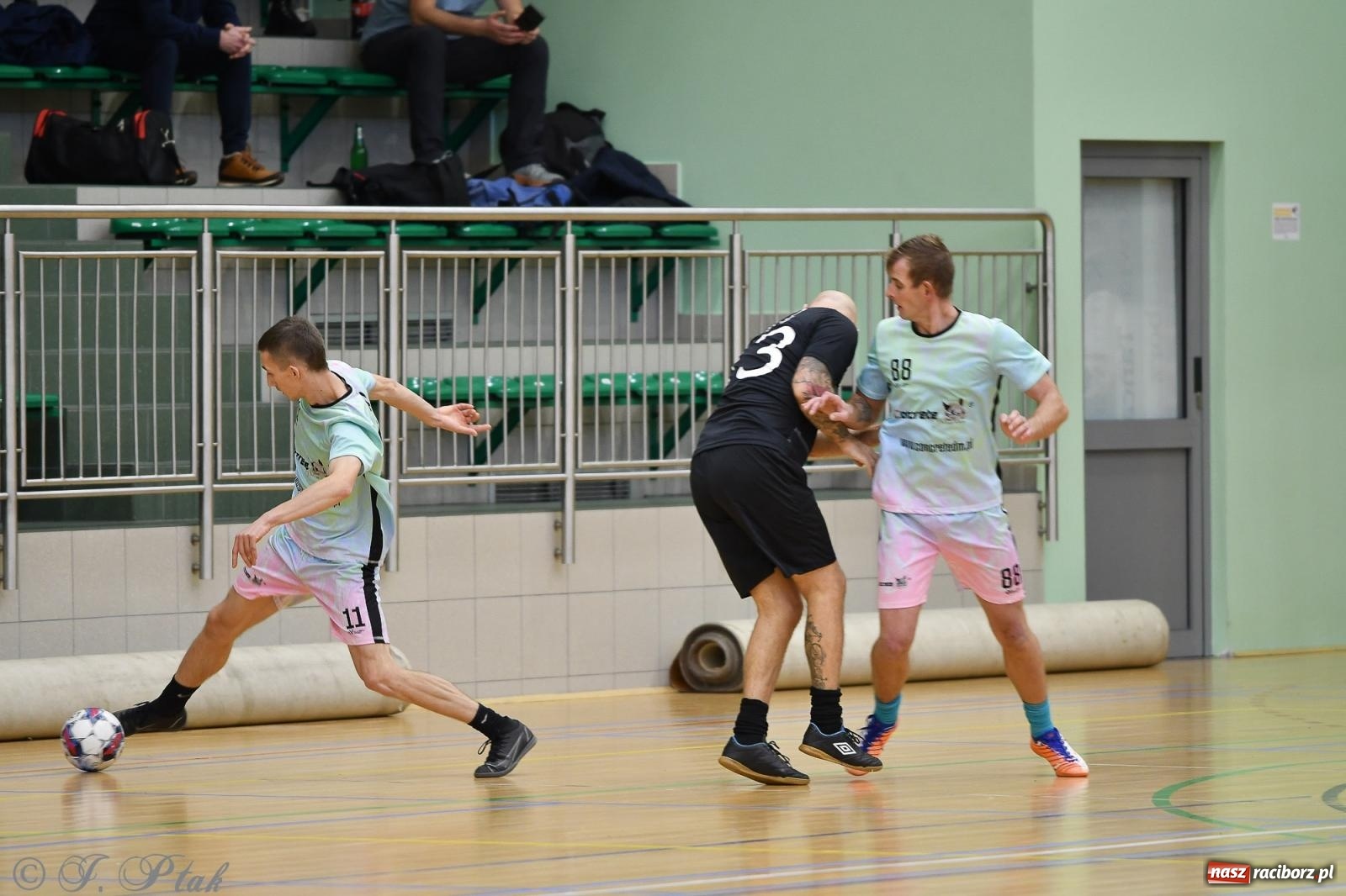 Zdjęcie w galerii na portalu naszraciborz.pl: Niedziela z futsalem [FOTO] wiadomości z regionu