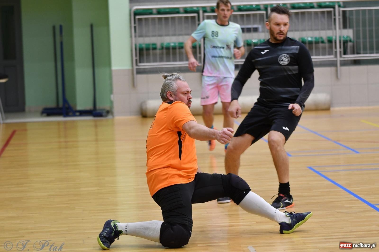 Zdjęcie w galerii na portalu naszraciborz.pl: Niedziela z futsalem [FOTO] wiadomości z regionu