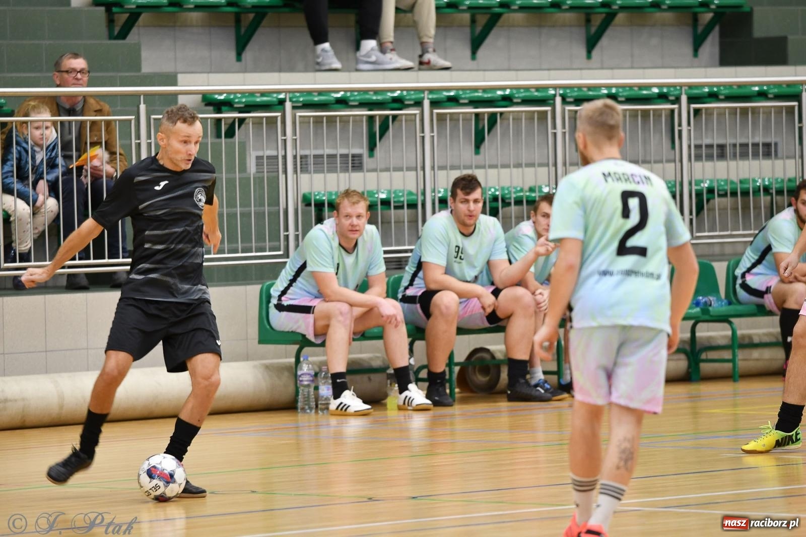 Zdjęcie w galerii na portalu naszraciborz.pl: Niedziela z futsalem [FOTO] wiadomości z regionu