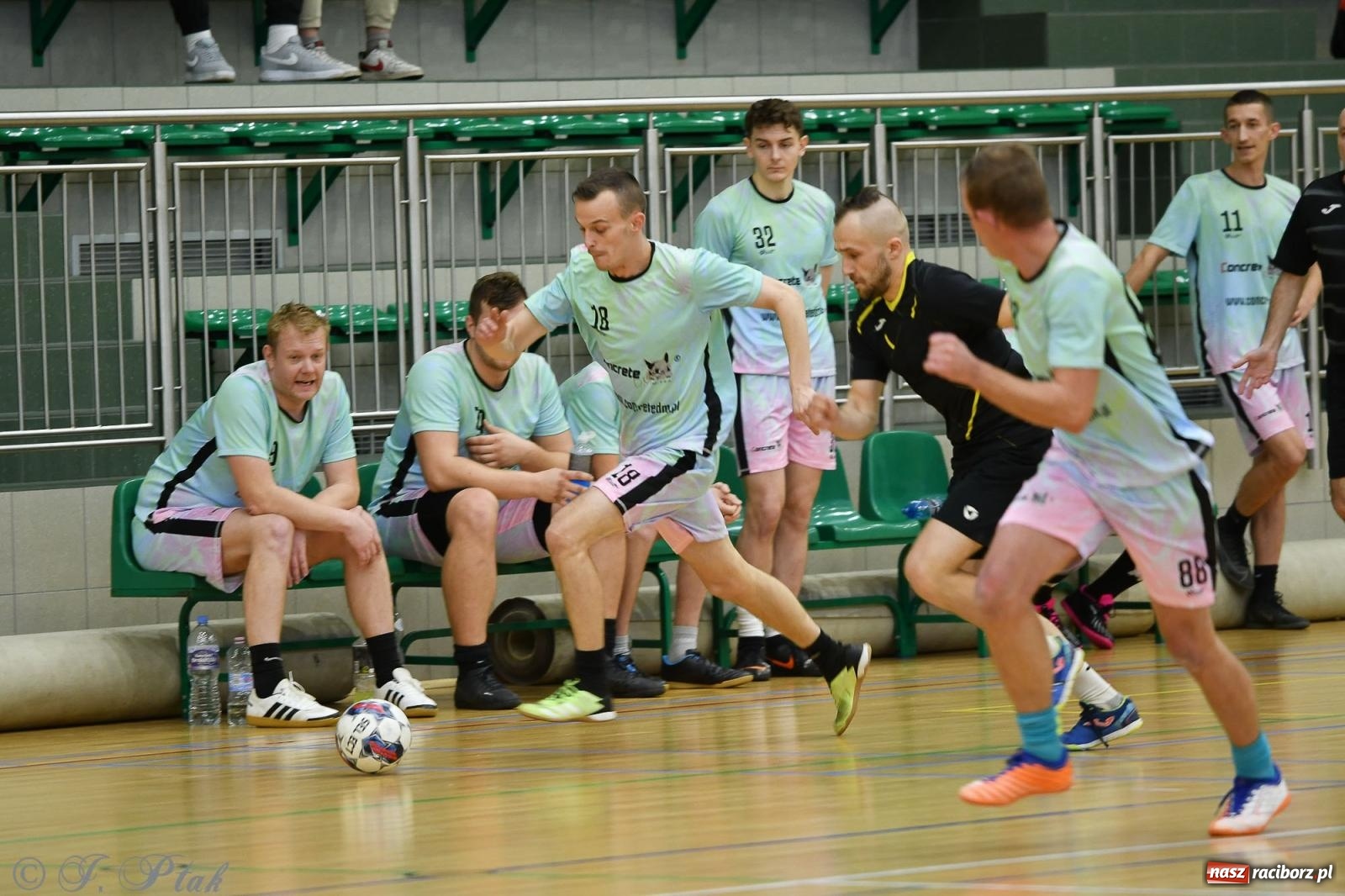 Zdjęcie w galerii na portalu naszraciborz.pl: Niedziela z futsalem [FOTO] wiadomości z regionu