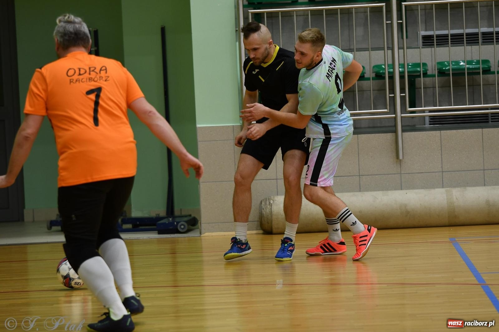 Zdjęcie w galerii na portalu naszraciborz.pl: Niedziela z futsalem [FOTO] wiadomości z regionu