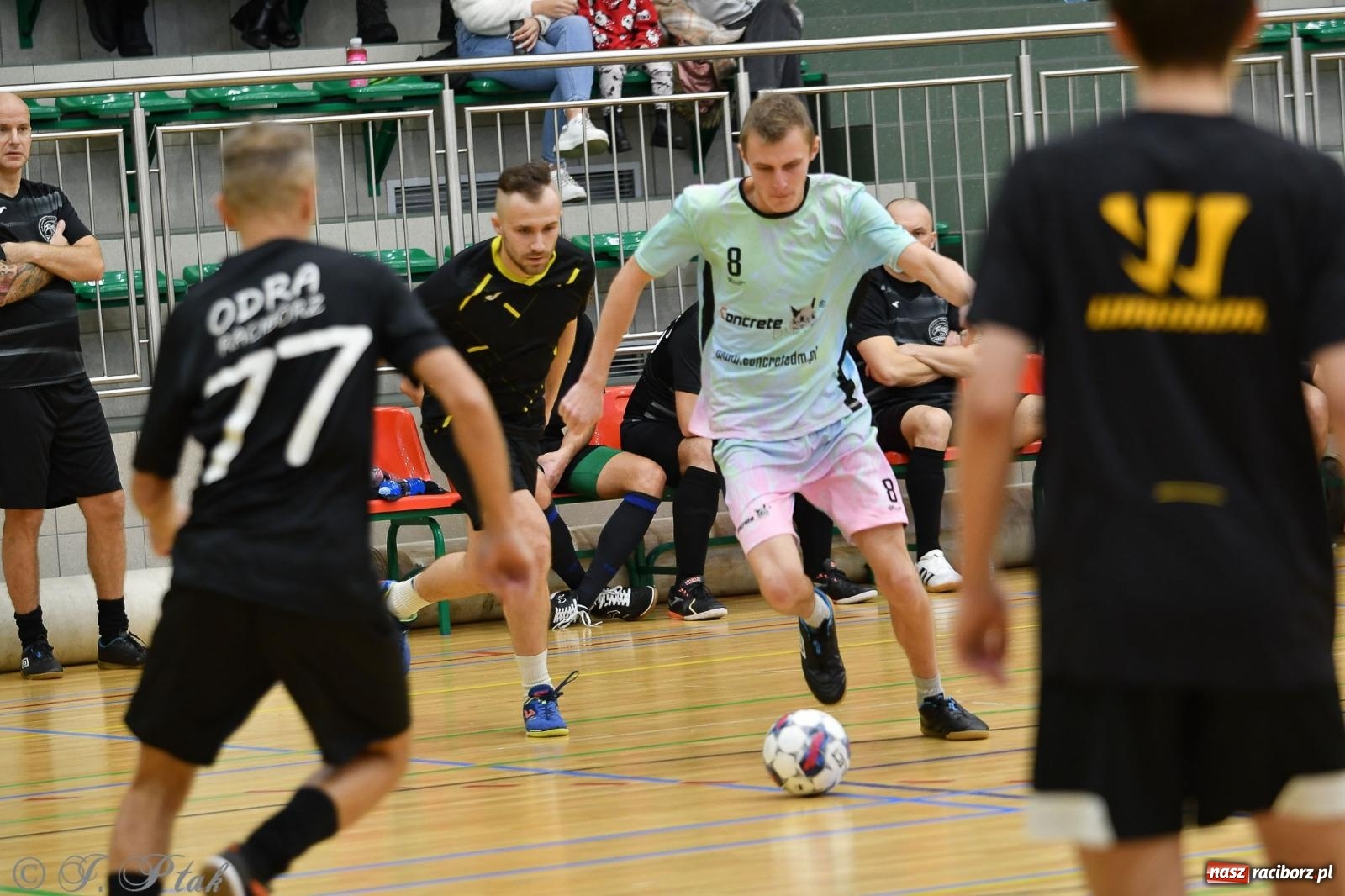 Zdjęcie w galerii na portalu naszraciborz.pl: Niedziela z futsalem [FOTO] wiadomości z regionu