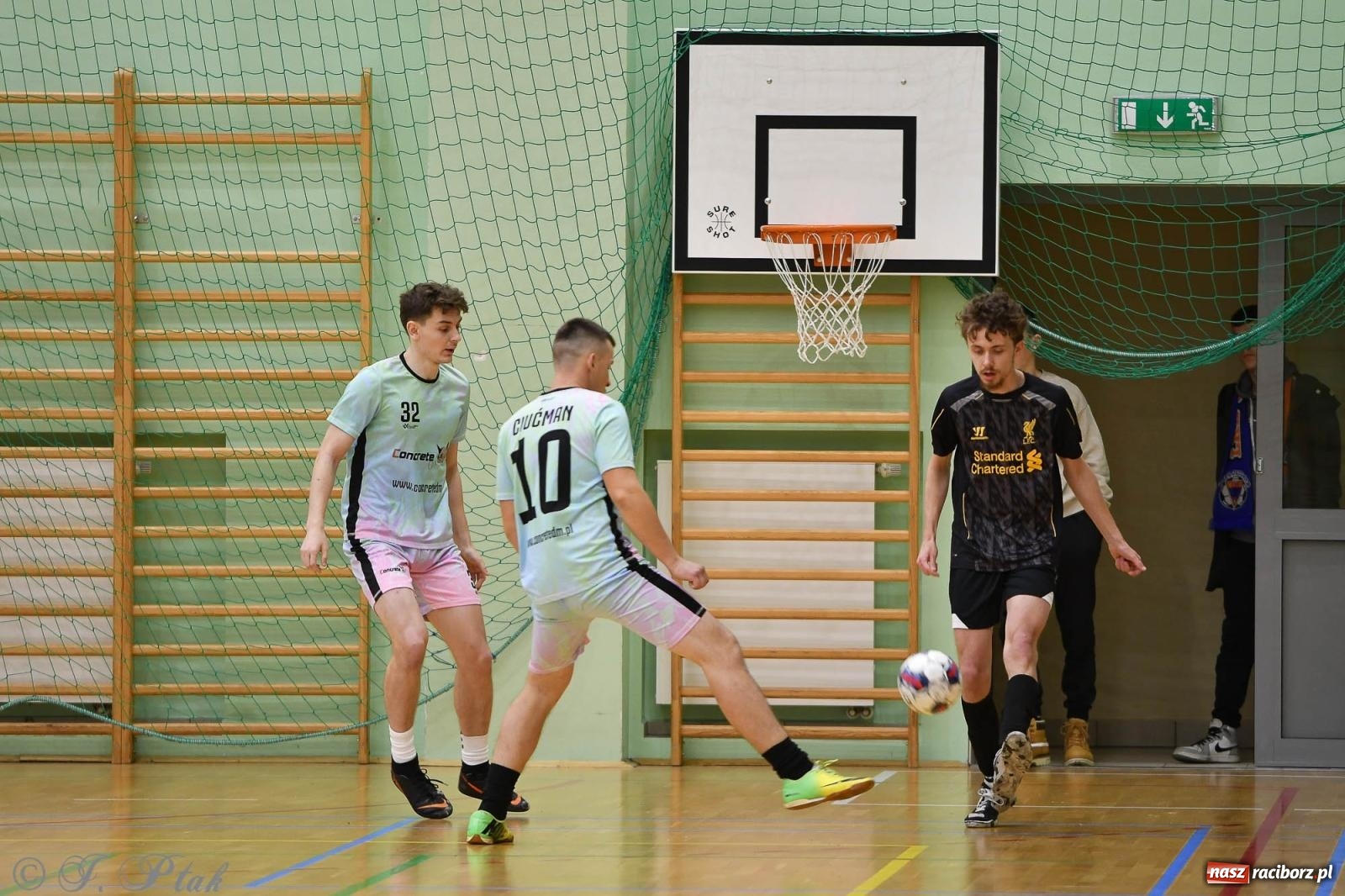 Zdjęcie w galerii na portalu naszraciborz.pl: Niedziela z futsalem [FOTO] wiadomości z regionu