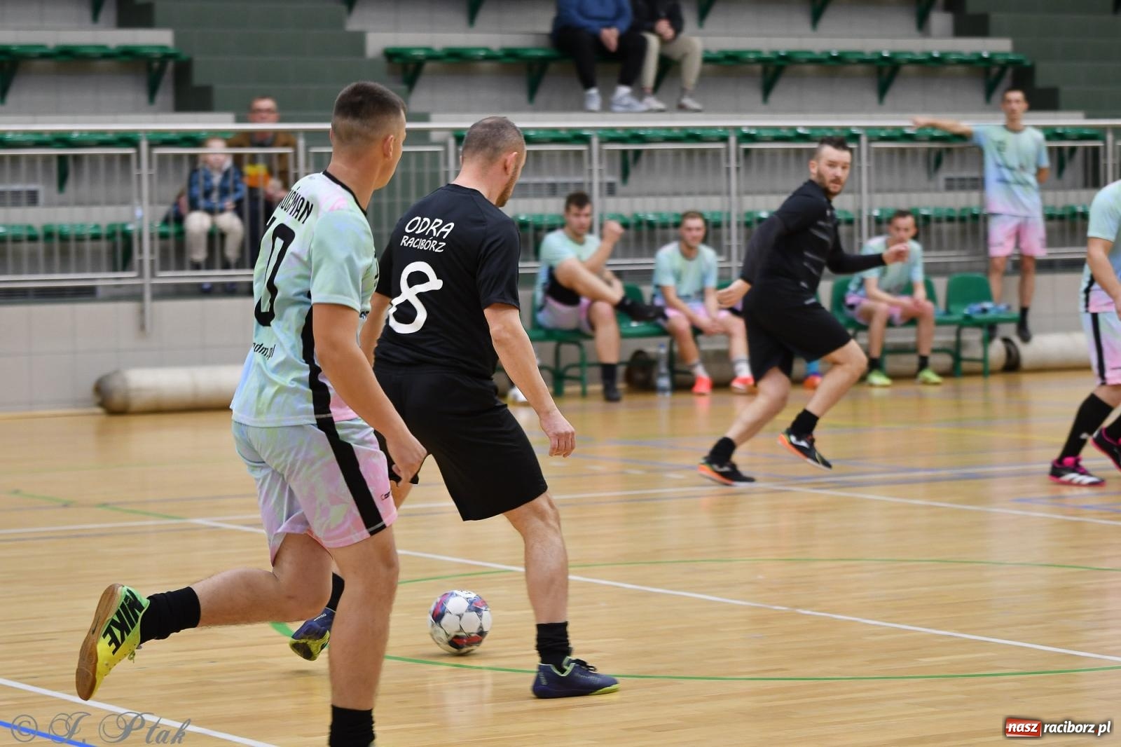 Zdjęcie w galerii na portalu naszraciborz.pl: Niedziela z futsalem [FOTO] wiadomości z regionu