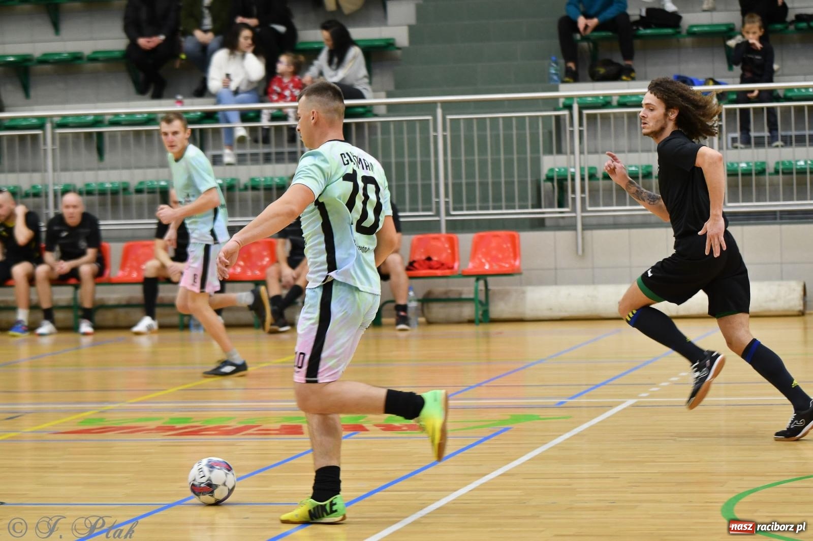 Zdjęcie w galerii na portalu naszraciborz.pl: Niedziela z futsalem [FOTO] wiadomości z regionu