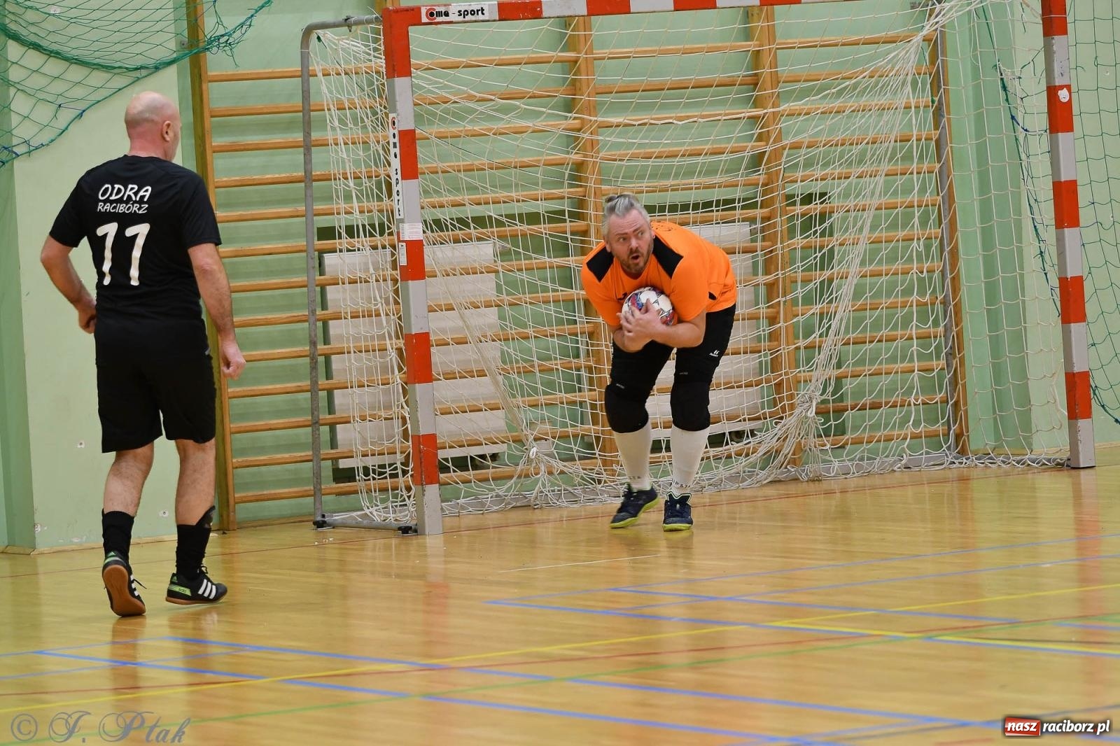 Zdjęcie w galerii na portalu naszraciborz.pl: Niedziela z futsalem [FOTO] wiadomości z regionu
