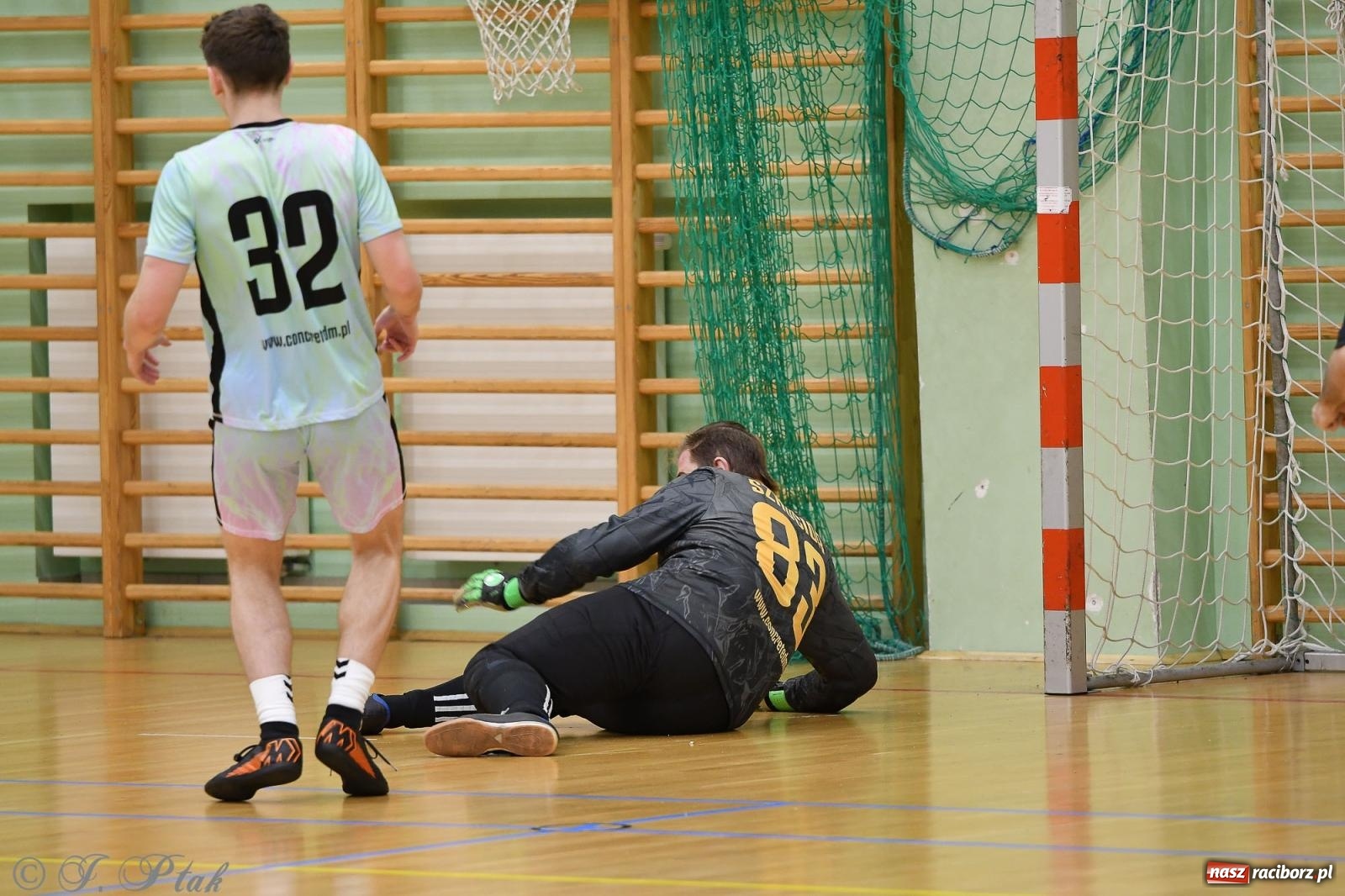 Zdjęcie w galerii na portalu naszraciborz.pl: Niedziela z futsalem [FOTO] wiadomości z regionu