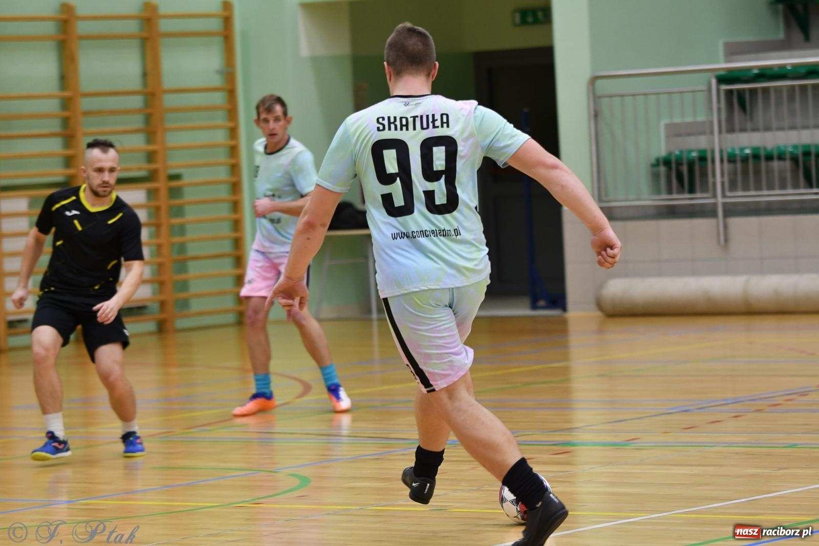 Zdjęcie w galerii na portalu naszraciborz.pl: Niedziela z futsalem [FOTO] wiadomości z regionu