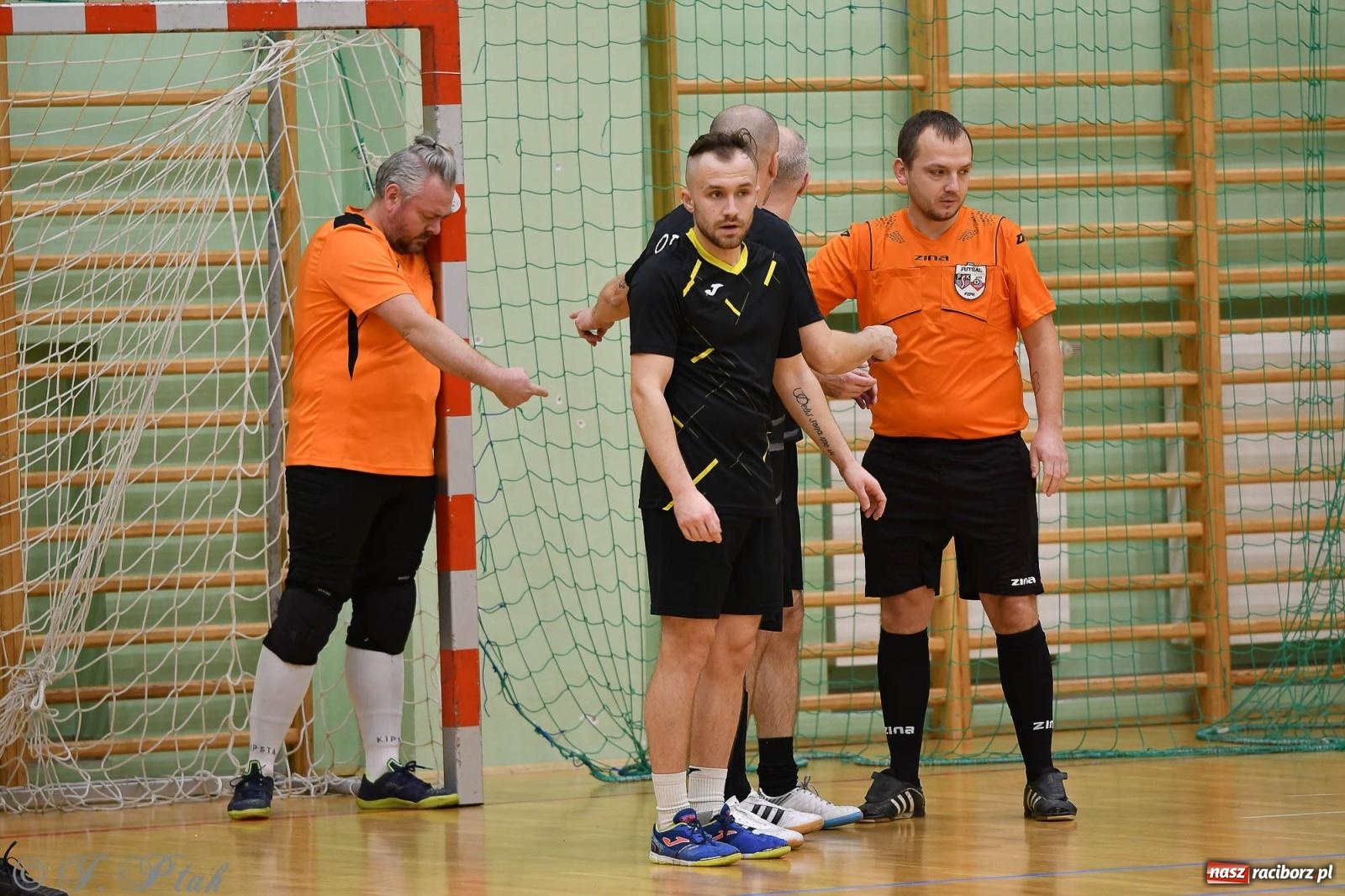 Zdjęcie w galerii na portalu naszraciborz.pl: Niedziela z futsalem [FOTO] wiadomości z regionu