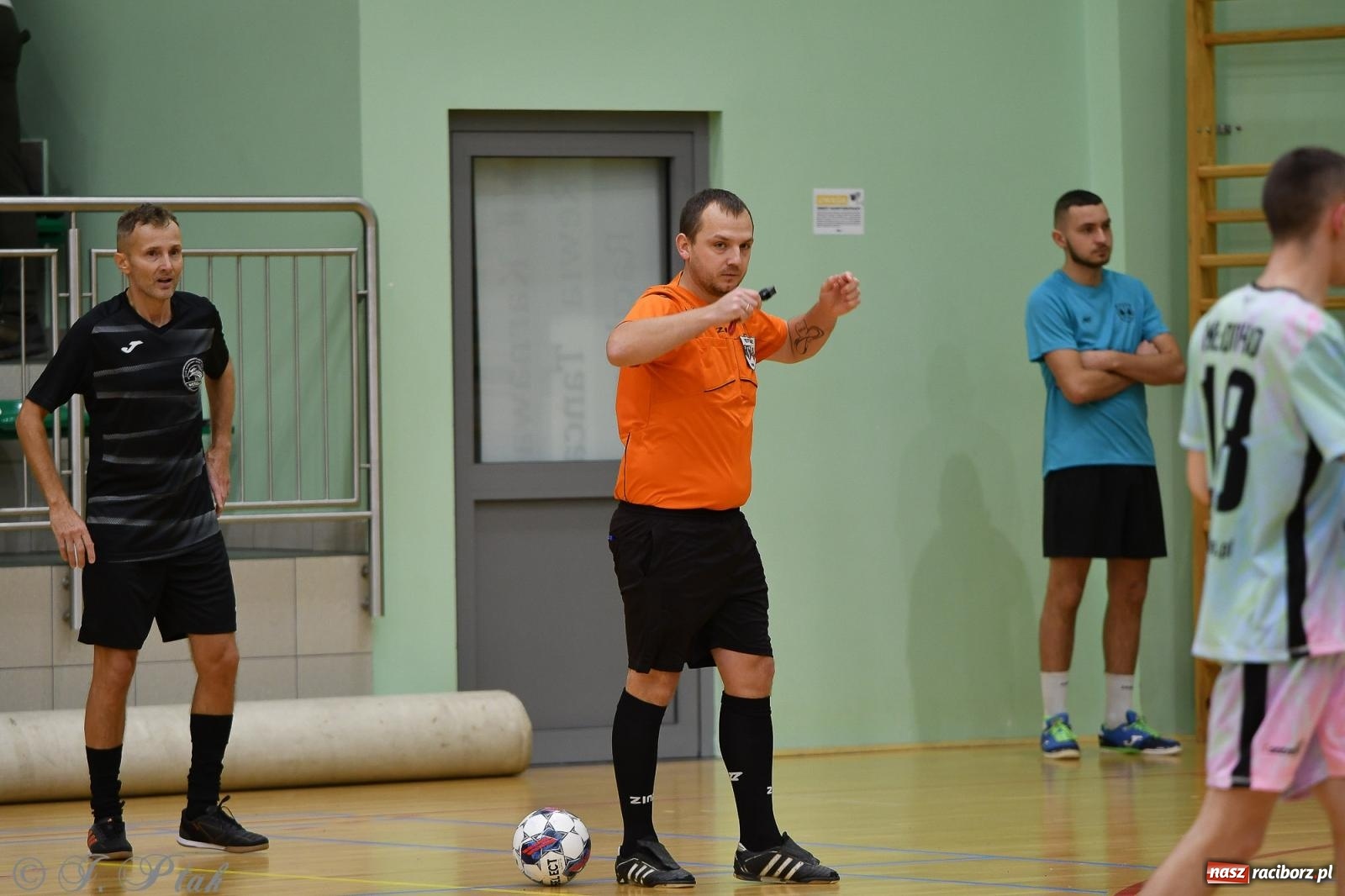 Zdjęcie w galerii na portalu naszraciborz.pl: Niedziela z futsalem [FOTO] wiadomości z regionu