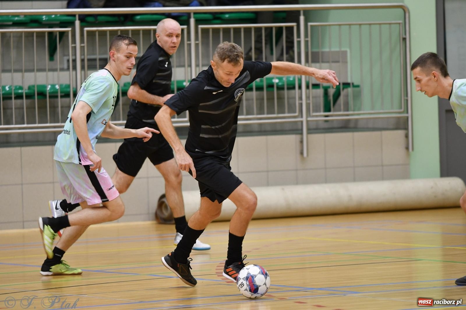 Zdjęcie w galerii na portalu naszraciborz.pl: Niedziela z futsalem [FOTO] wiadomości z regionu