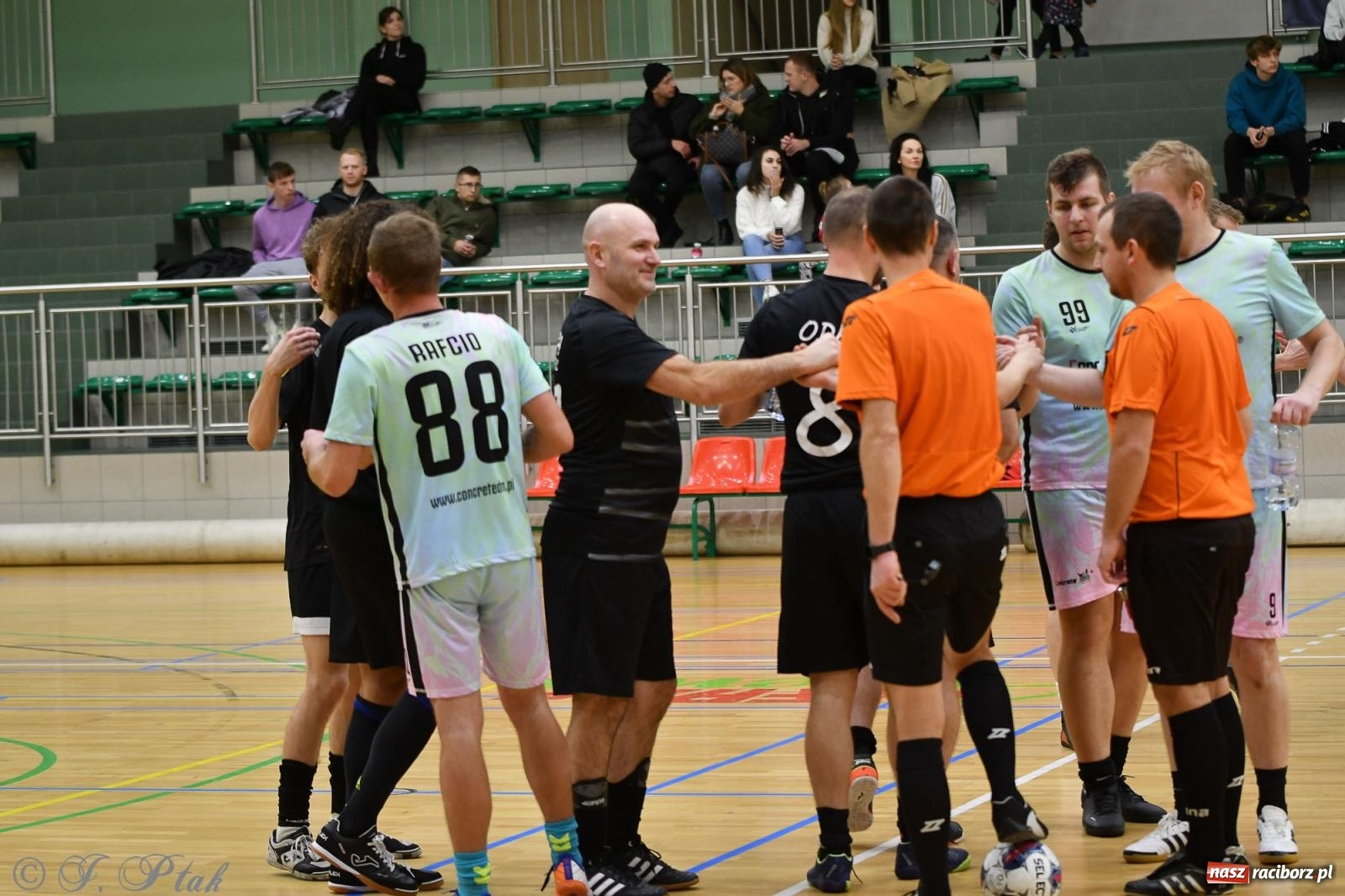 Zdjęcie w galerii na portalu naszraciborz.pl: Niedziela z futsalem [FOTO] wiadomości z regionu