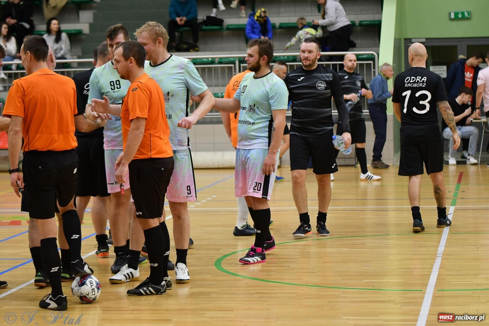 Zdjęcie w galerii na portalu naszraciborz.pl: Niedziela z futsalem [FOTO] wiadomości z regionu