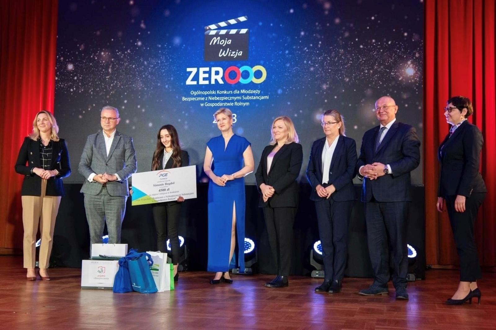 Zdjęcie w galerii na portalu naszraciborz.pl: Sukces Simony Bugdol z raciborskiego Ekonomika wiadomości z regionu