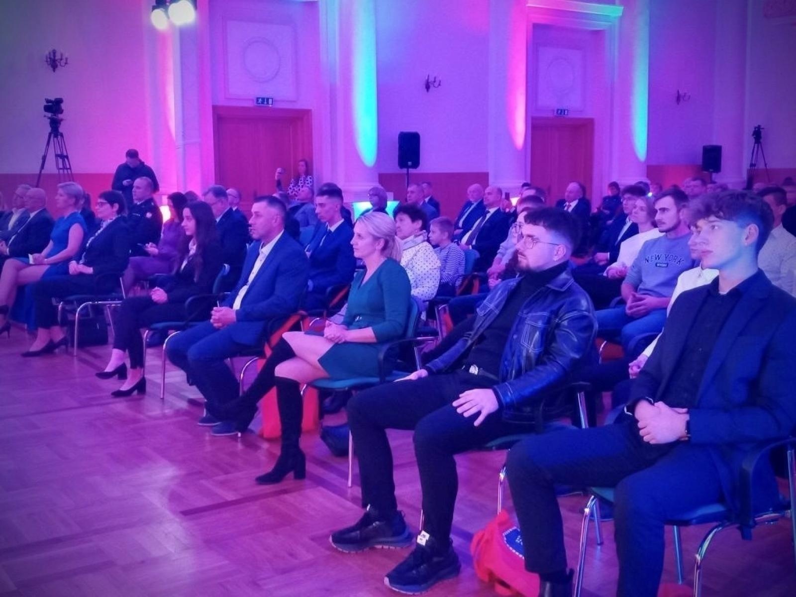 Zdjęcie w galerii na portalu naszraciborz.pl: Sukces Simony Bugdol z raciborskiego Ekonomika wiadomości z regionu