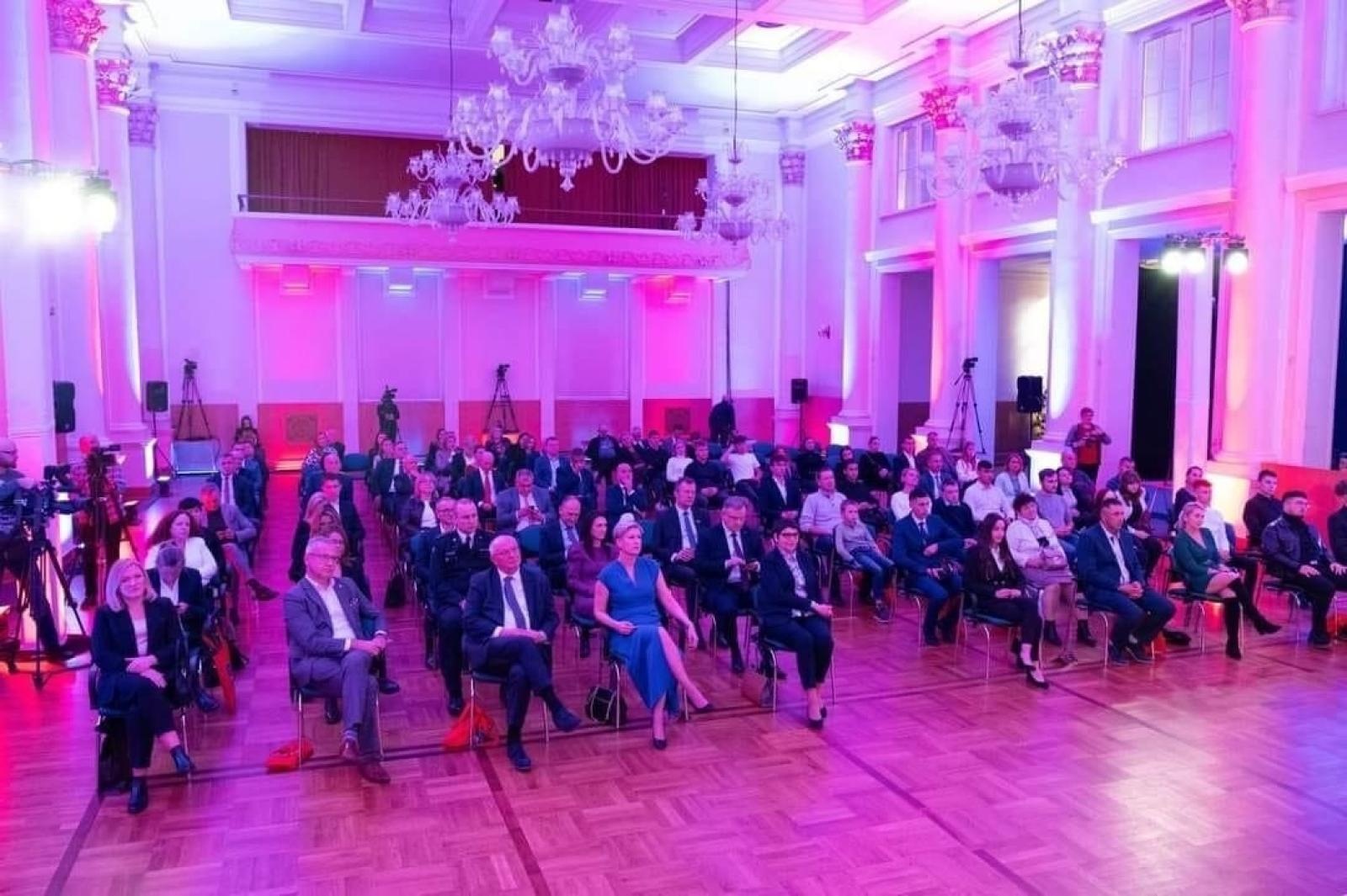 Zdjęcie w galerii na portalu naszraciborz.pl: Sukces Simony Bugdol z raciborskiego Ekonomika wiadomości z regionu